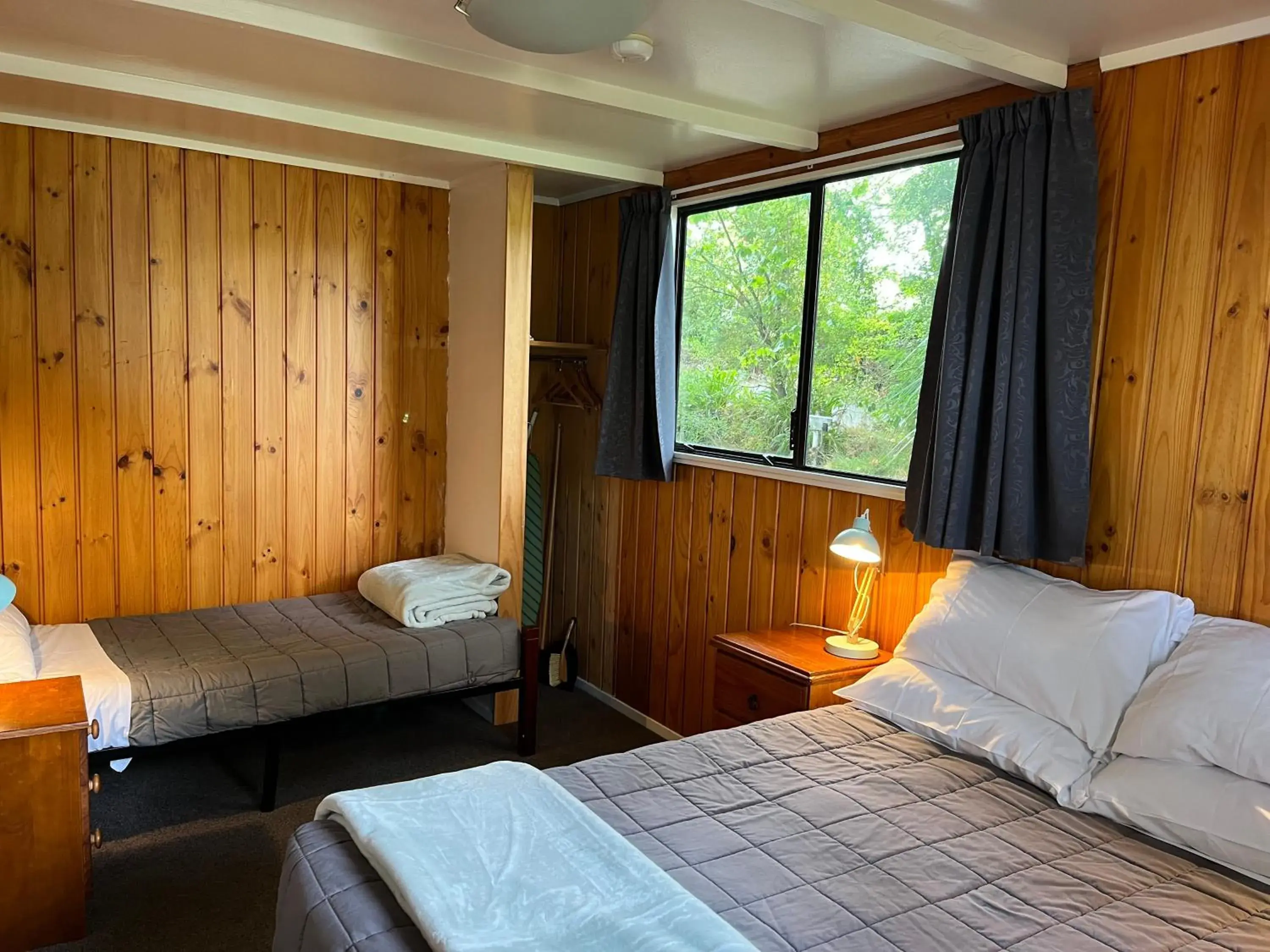 Triple Room - Disability Access in Whanganui River Top 10 Holiday Park Triple Room - Disability Access in Whanganui River Top 10 Holiday Park