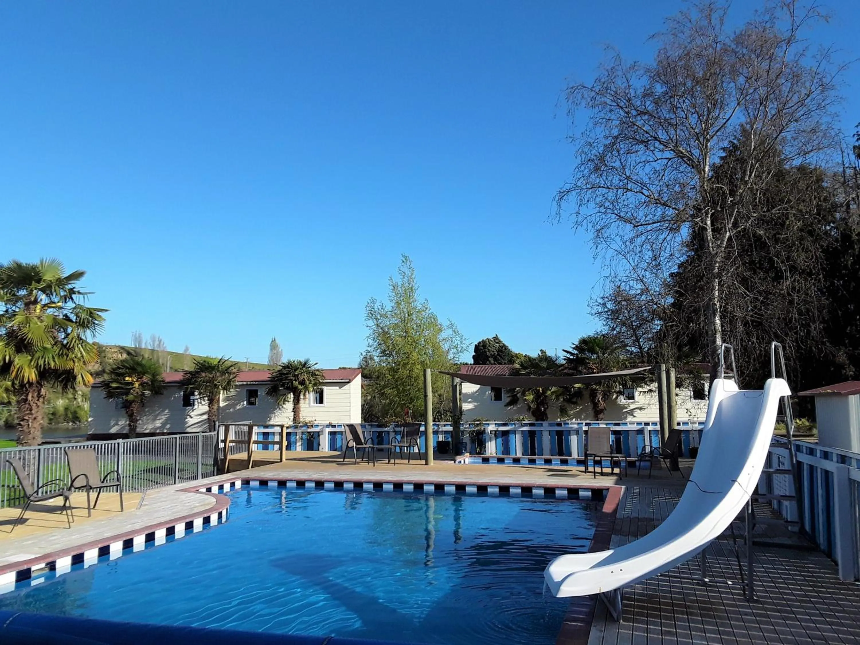 Swimming pool in Whanganui River Top 10 Holiday Park