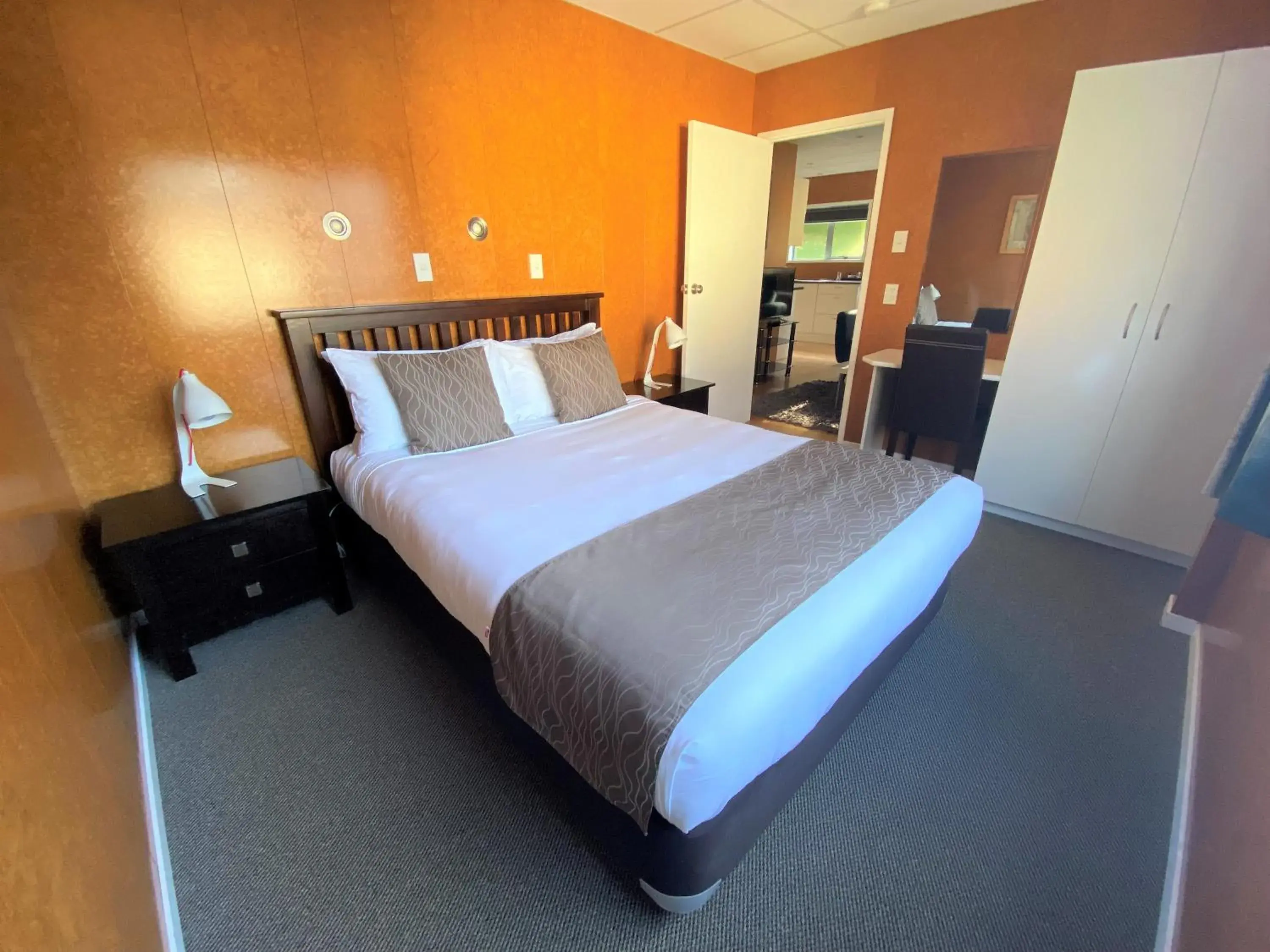 Deluxe Two-Bedroom Apartment (5 Adults) in Whanganui River Top 10 Holiday Park Deluxe Two-Bedroom Apartment (5 Adults) in Whanganui River Top 10 Holiday Park
