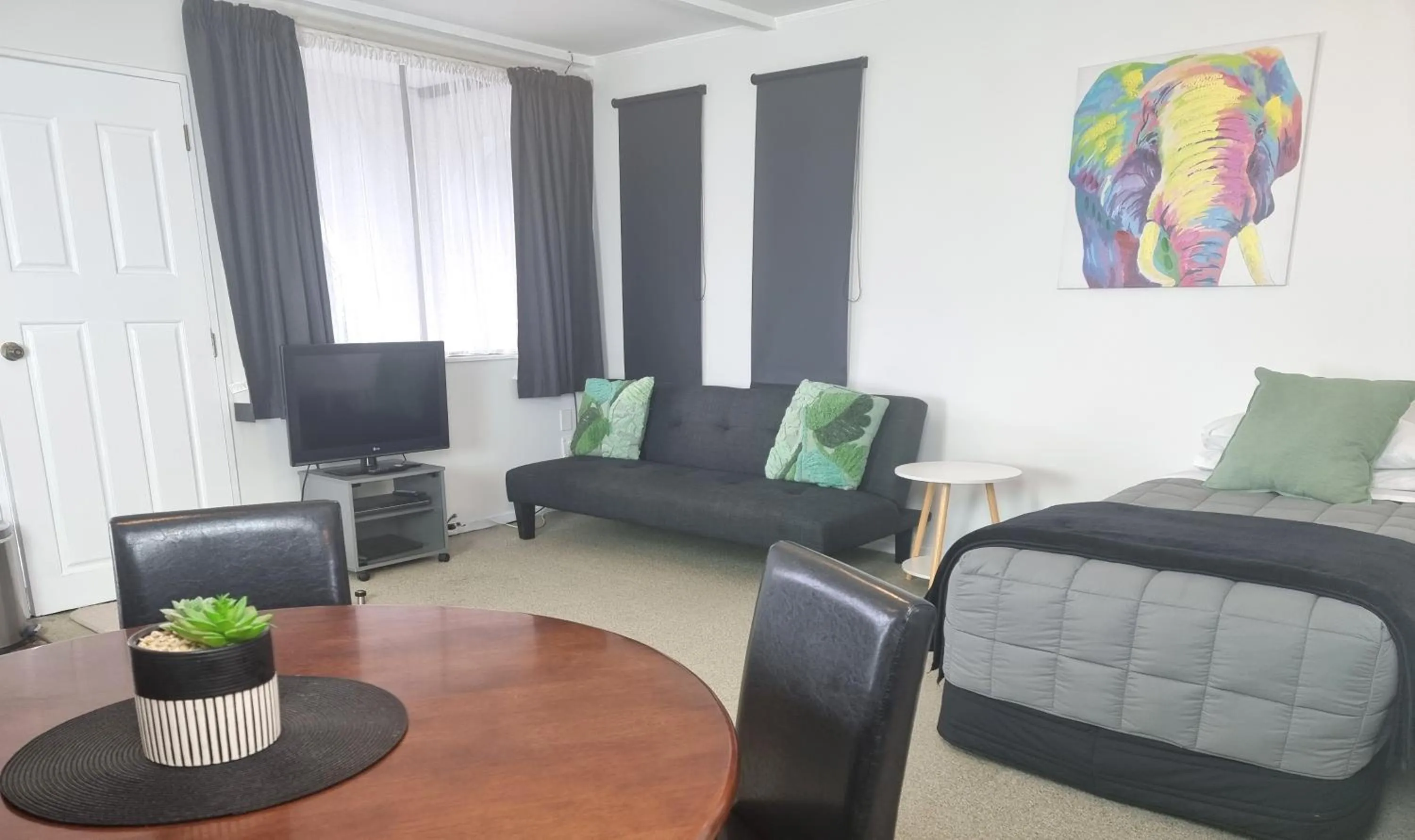 Seating area in Hacienda Motel