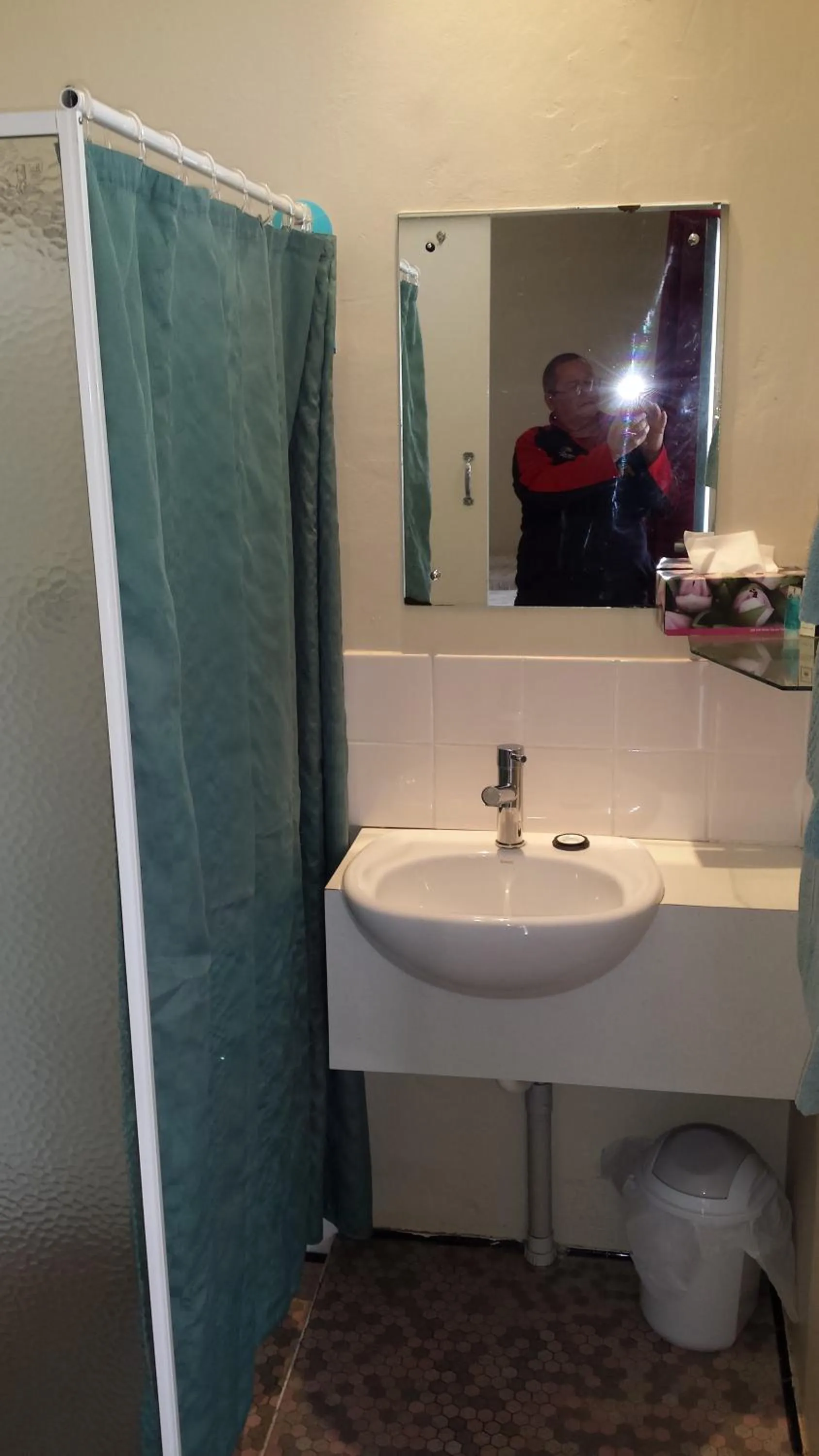 Bathroom in Murray Bridge Motor Inn