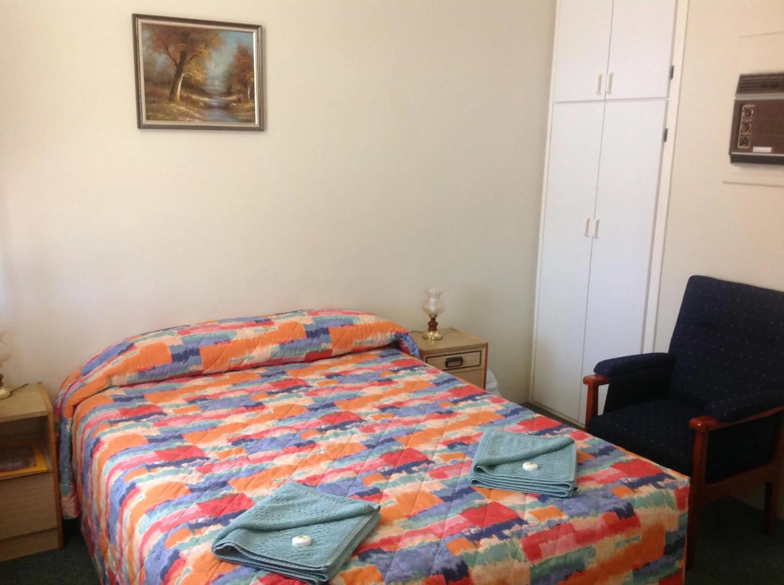 Bed in Murray Bridge Motor Inn