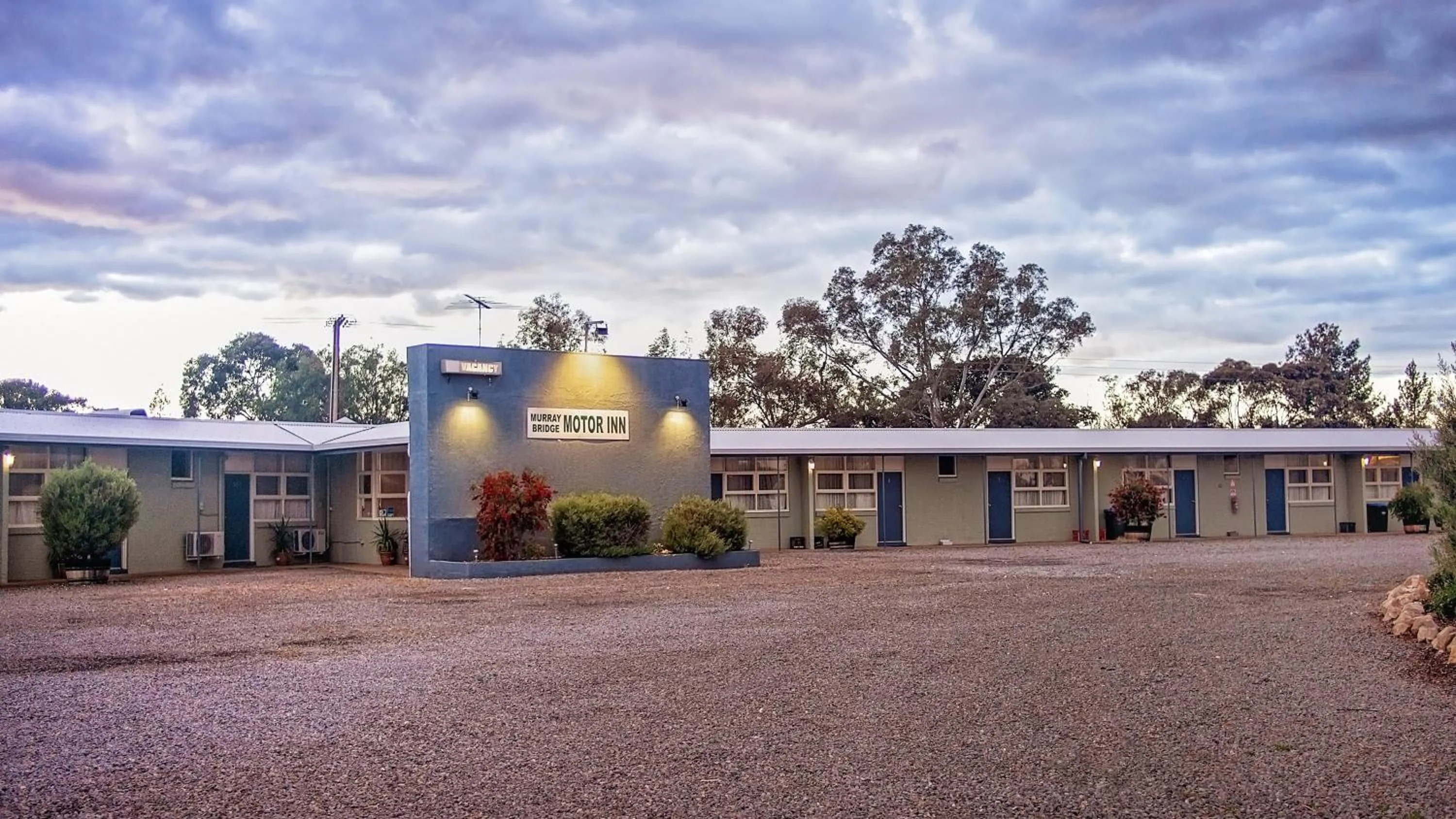 Property logo or sign in Murray Bridge Motor Inn