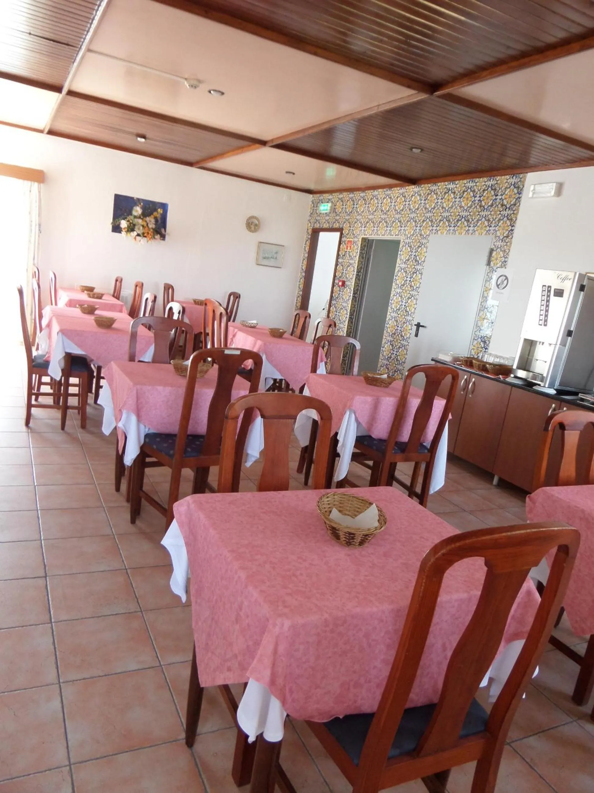 Restaurant/places to eat in Hotel Mar A Vista