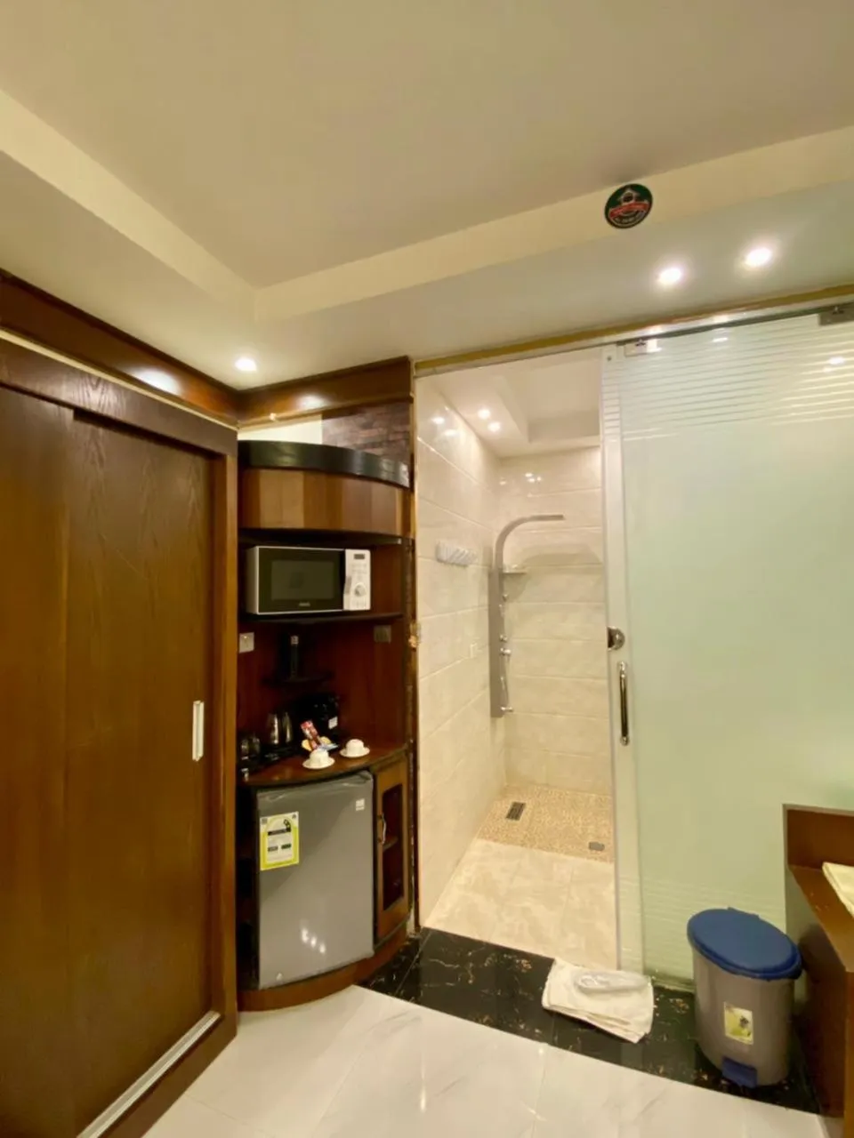 Kitchen or kitchenette in Aral Hotel Apartments