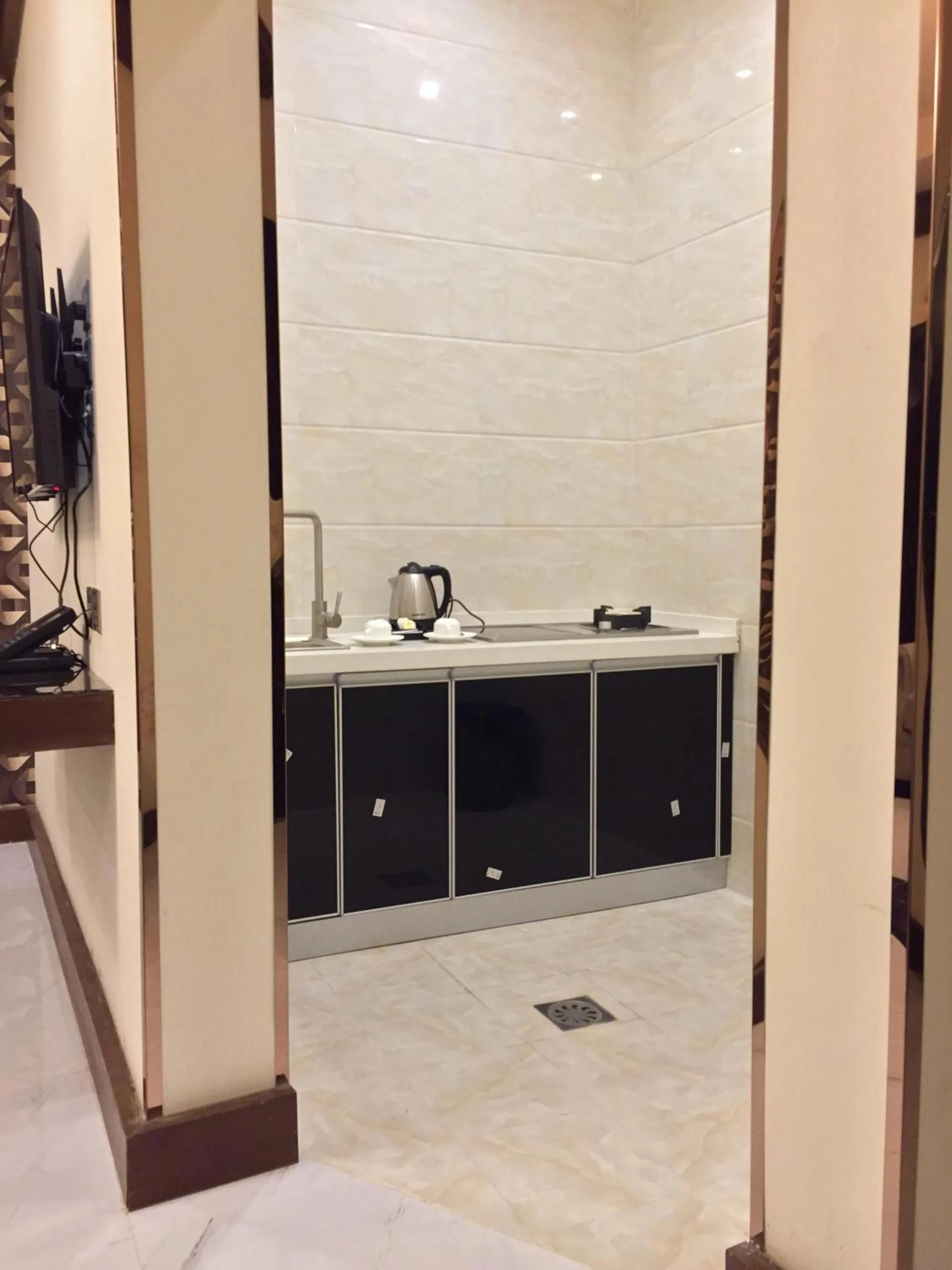 Kitchen or kitchenette in Aral Hotel Apartments