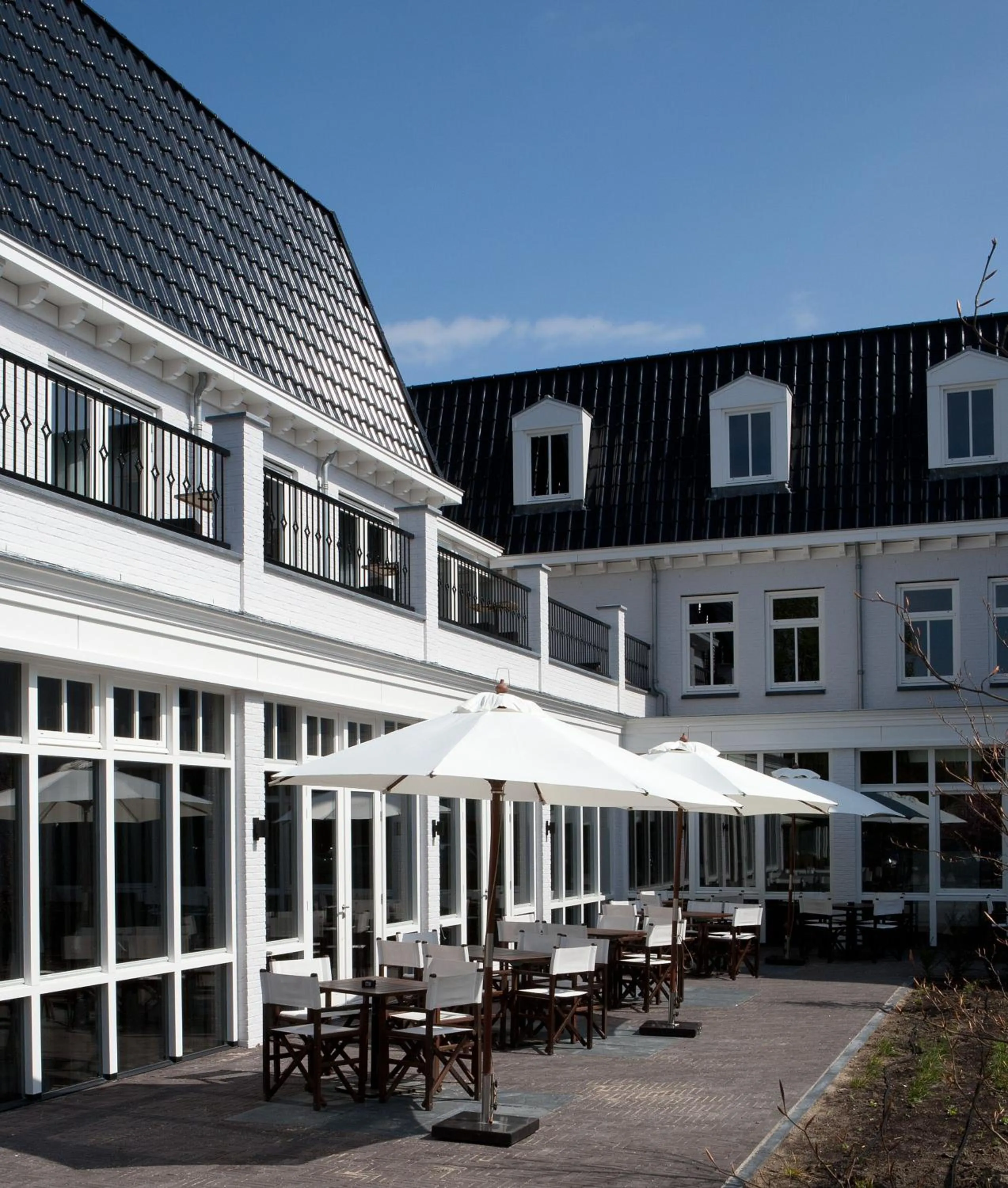 Facade/entrance in Fletcher Hotel-Restaurant Duinzicht