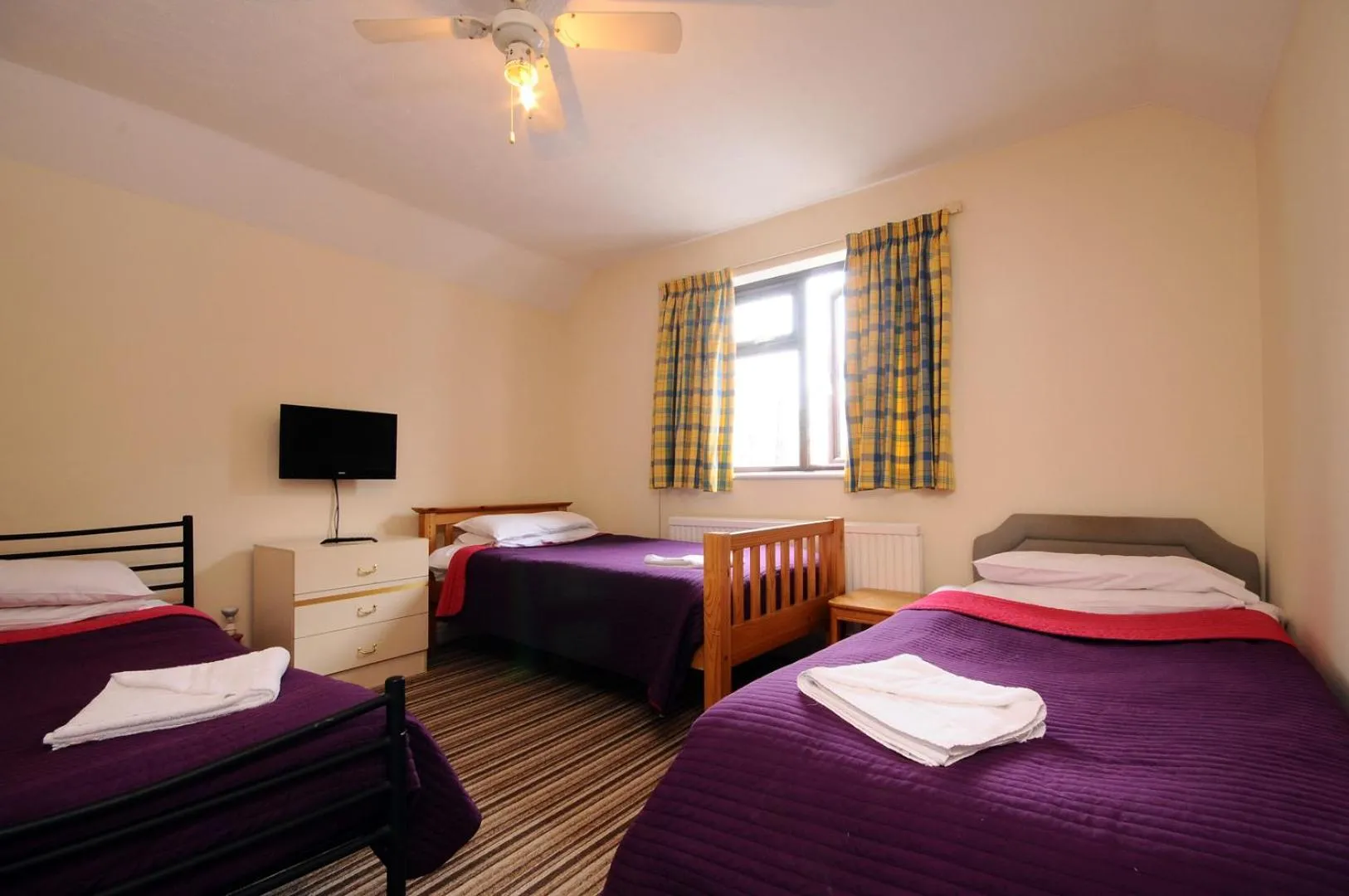 Property building, Bed in The Rathmore