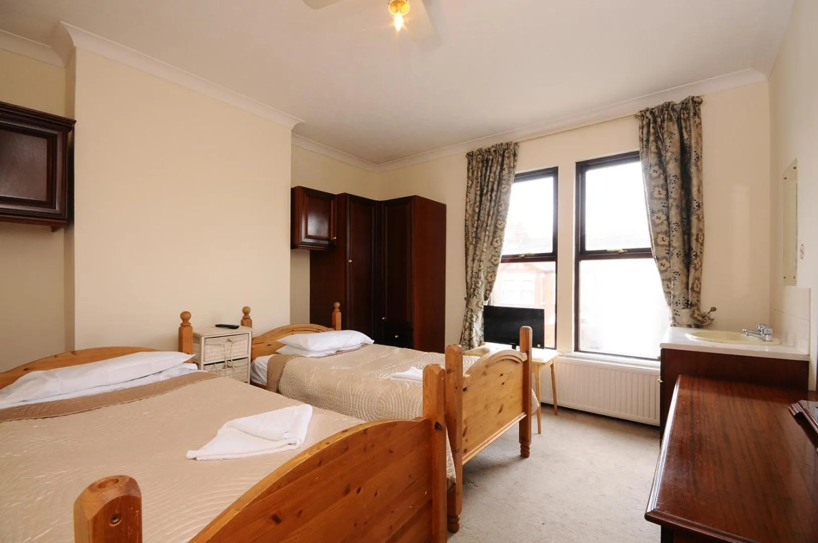 Property building, Bed in The Rathmore