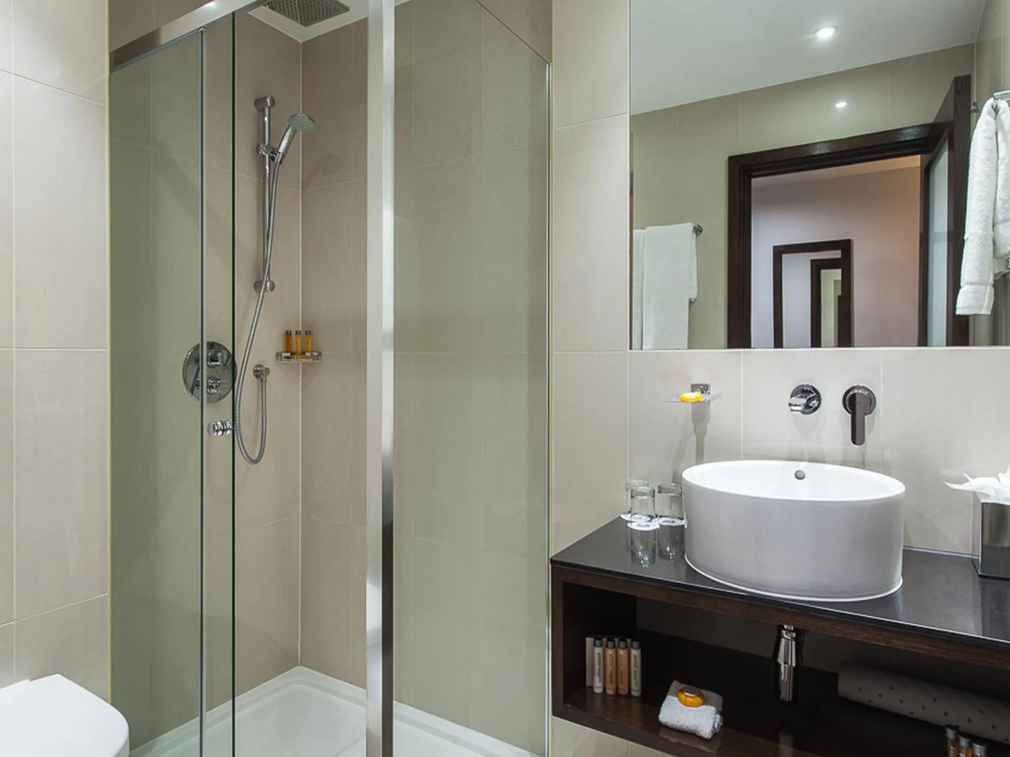 Bathroom in Park Grand Heathrow