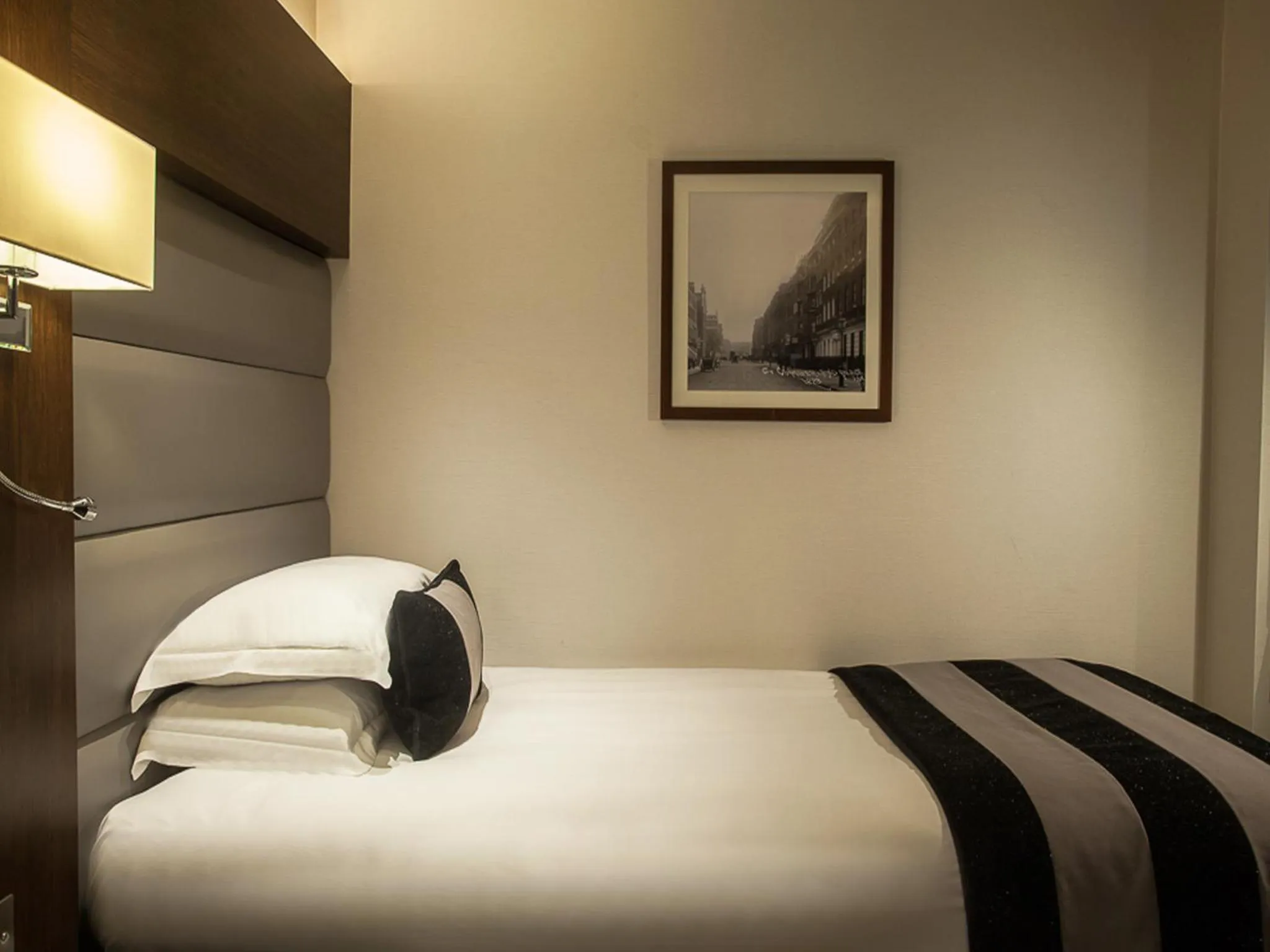 Bed in Park Grand Heathrow