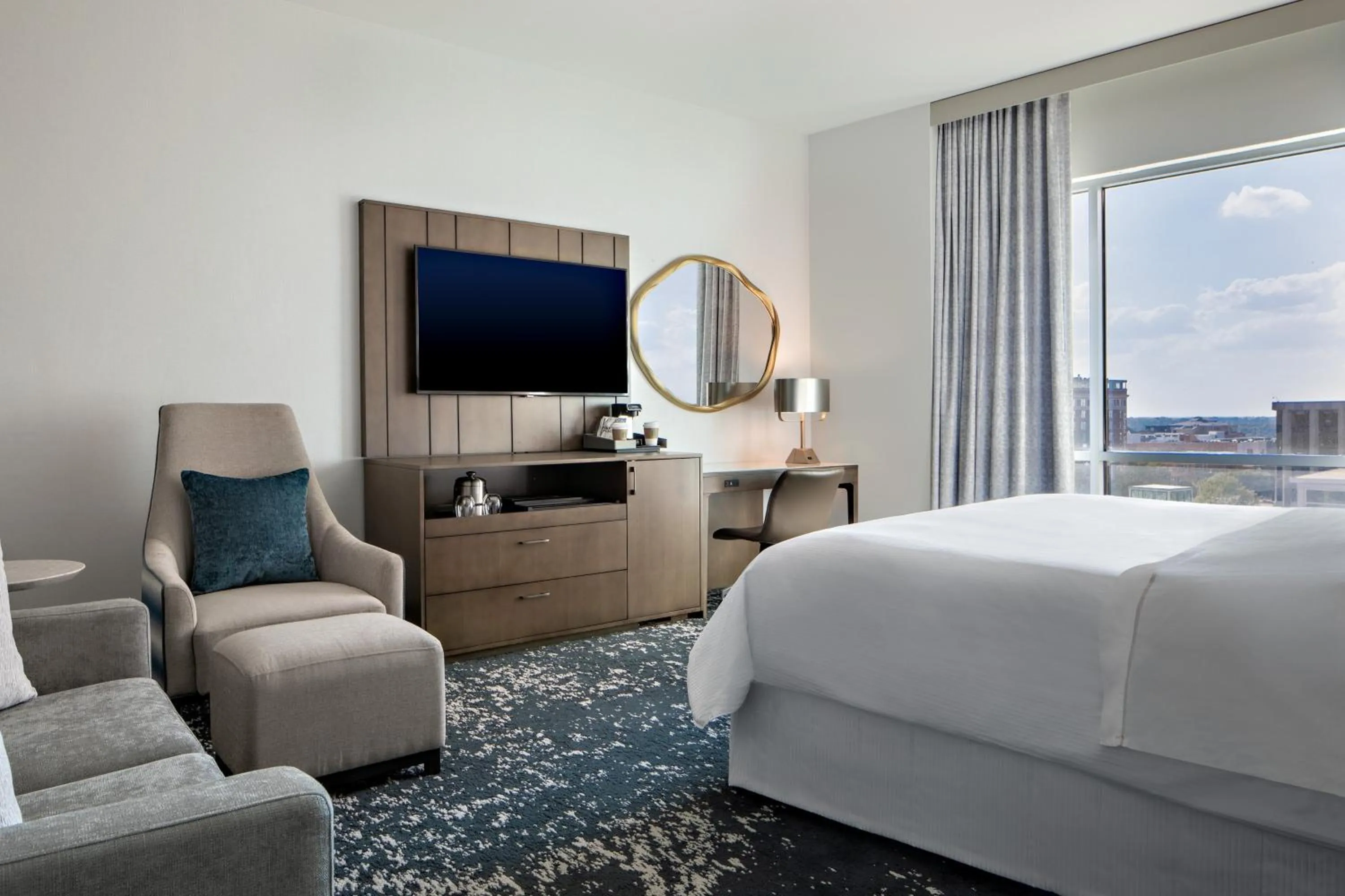 Photo of the whole room, Bed in The Westin Memphis Beale Street