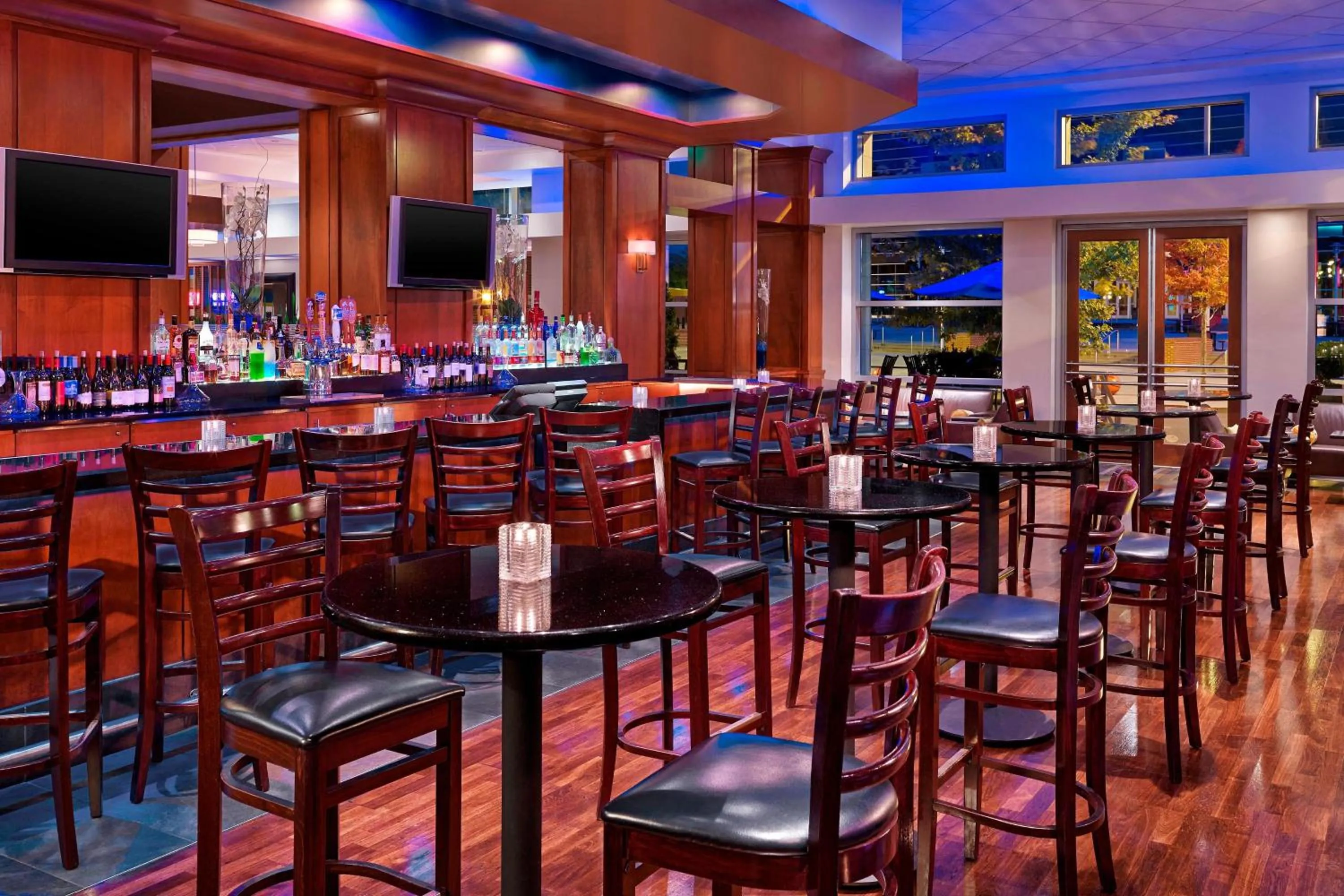 Lounge or bar in The Westin Memphis Beale Street