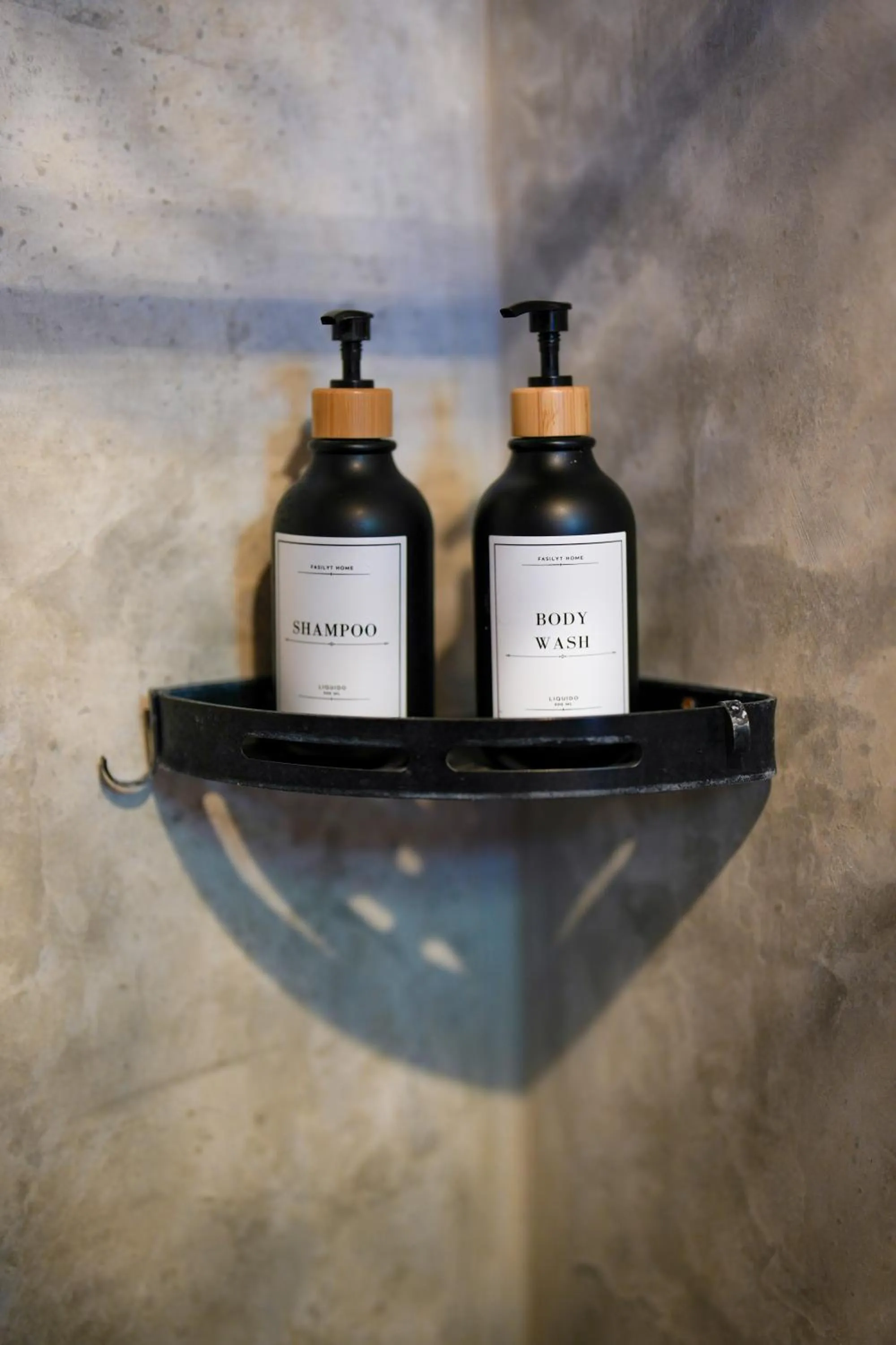 Shower in Mapache Hostel