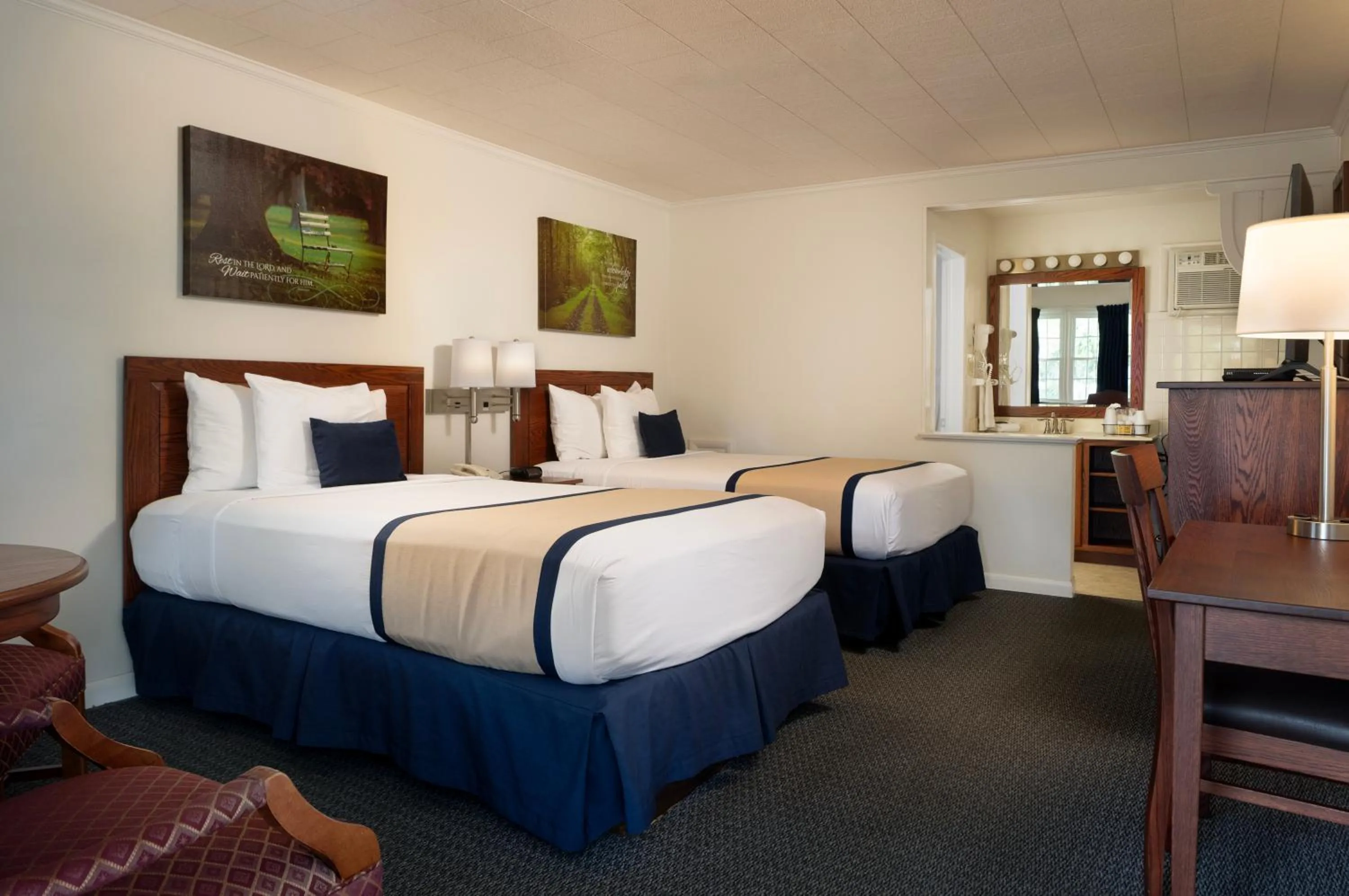 Bed in Travelers Rest Motel