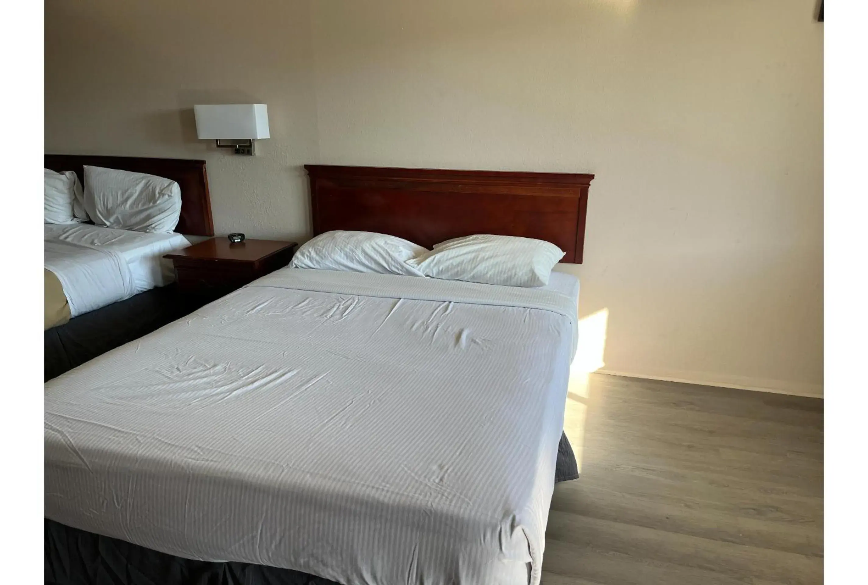 Queen Room with Two Queen Beds - Non-Smoking in Motel 6 Millington TN Queen Room with Two Queen Beds - Non-Smoking in Motel 6 Millington TN