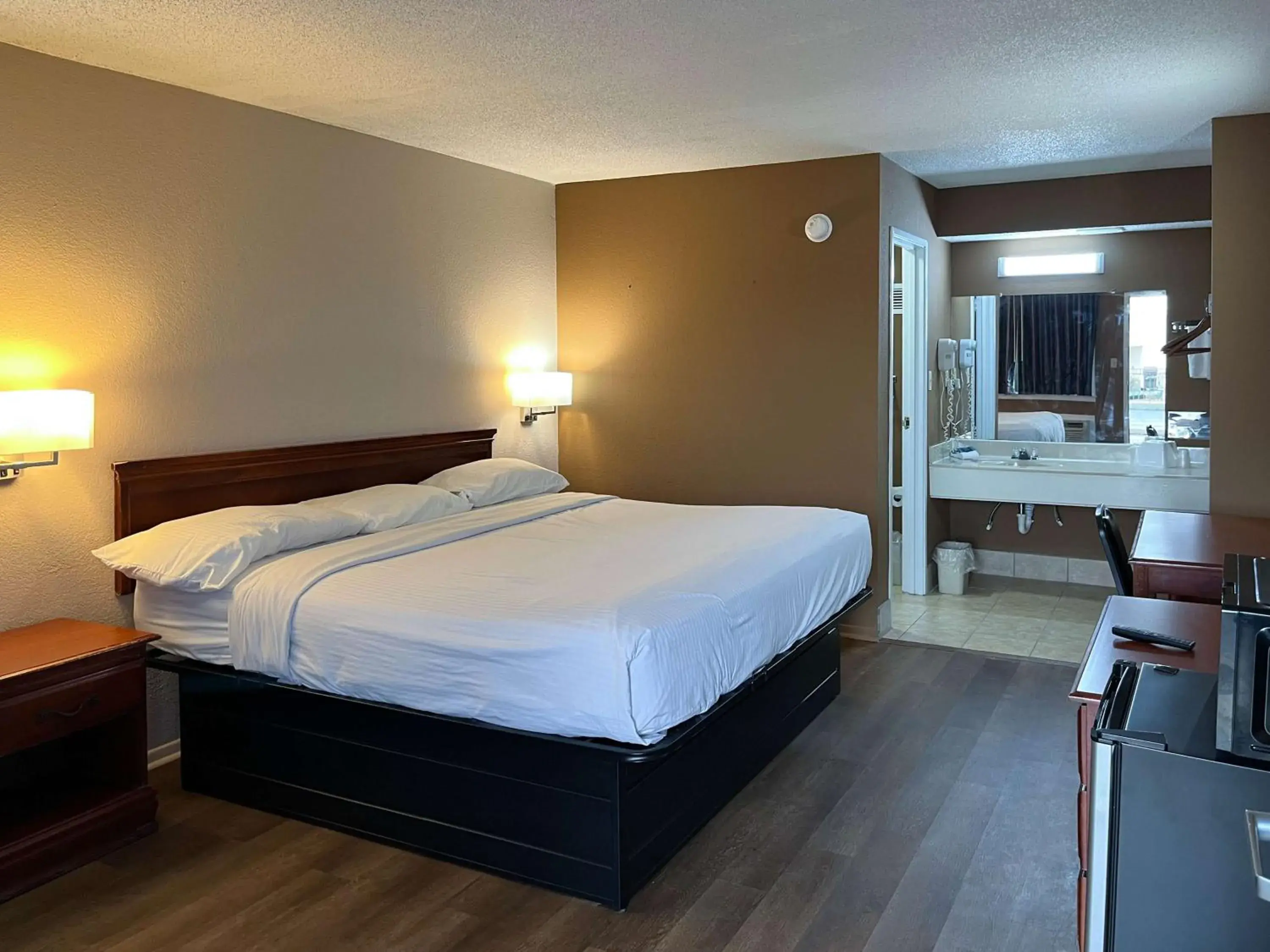 Bedroom, Bed in Motel 6 Millington, TN