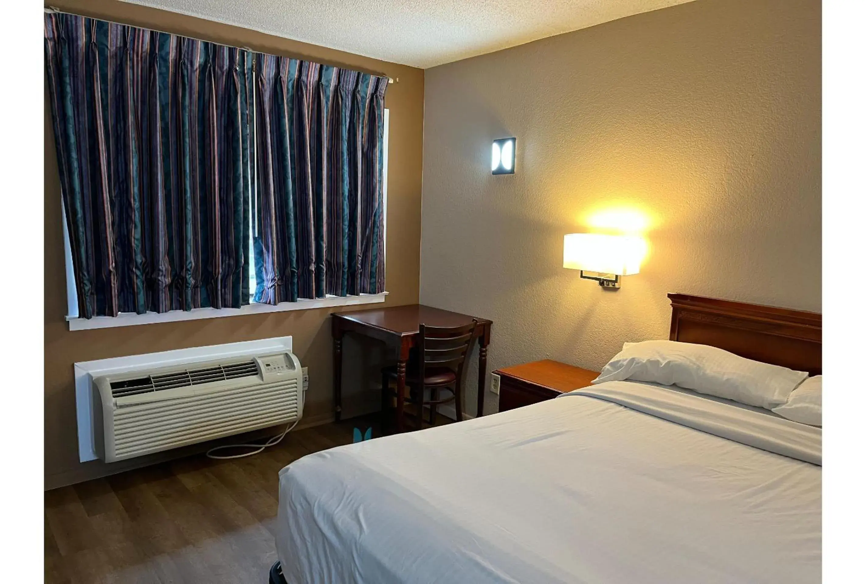 Bedroom, Bed in Motel 6 Millington TN Bedroom, Bed in Motel 6 Millington TN