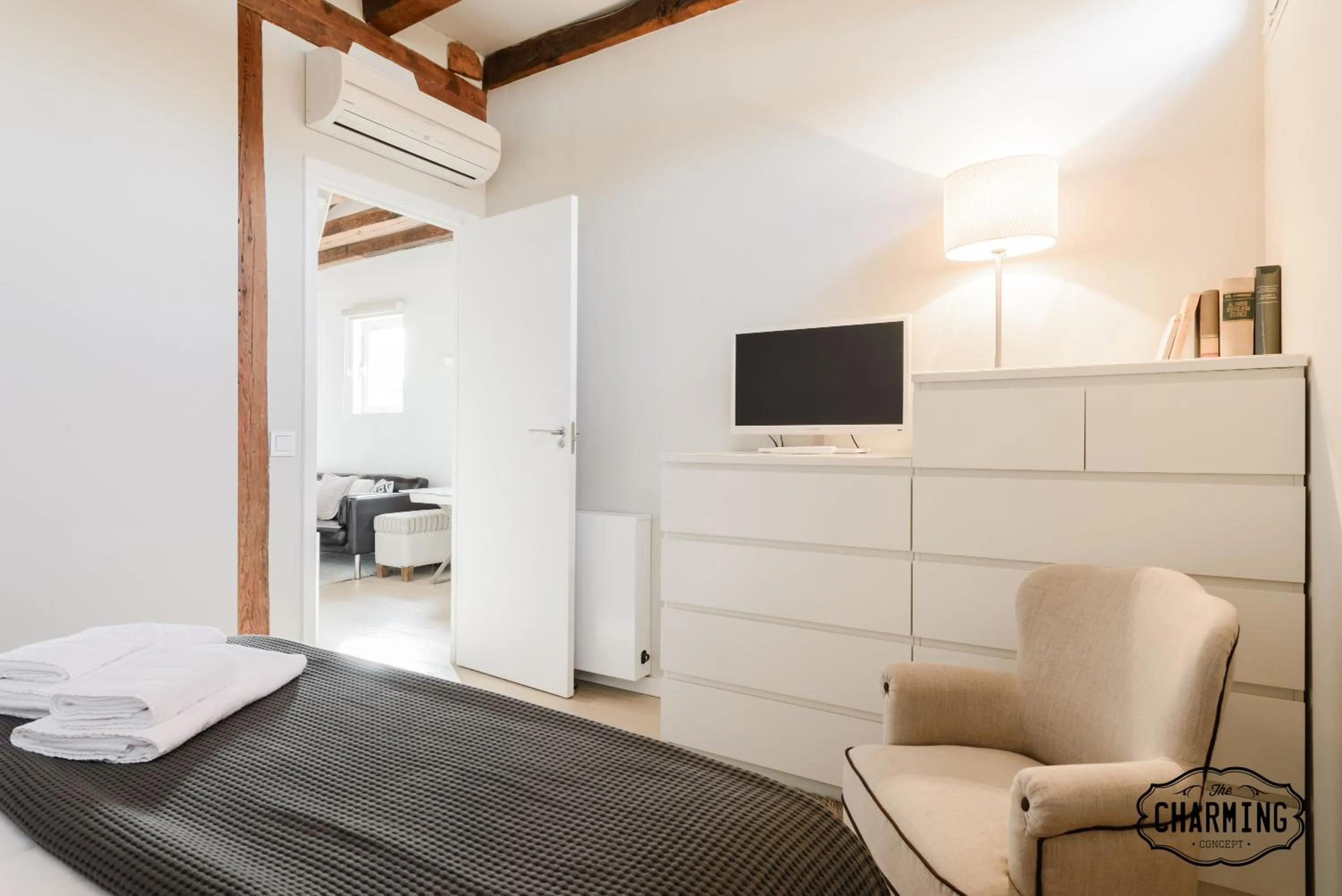 Bedroom, Bed in Charming Reina Sofía