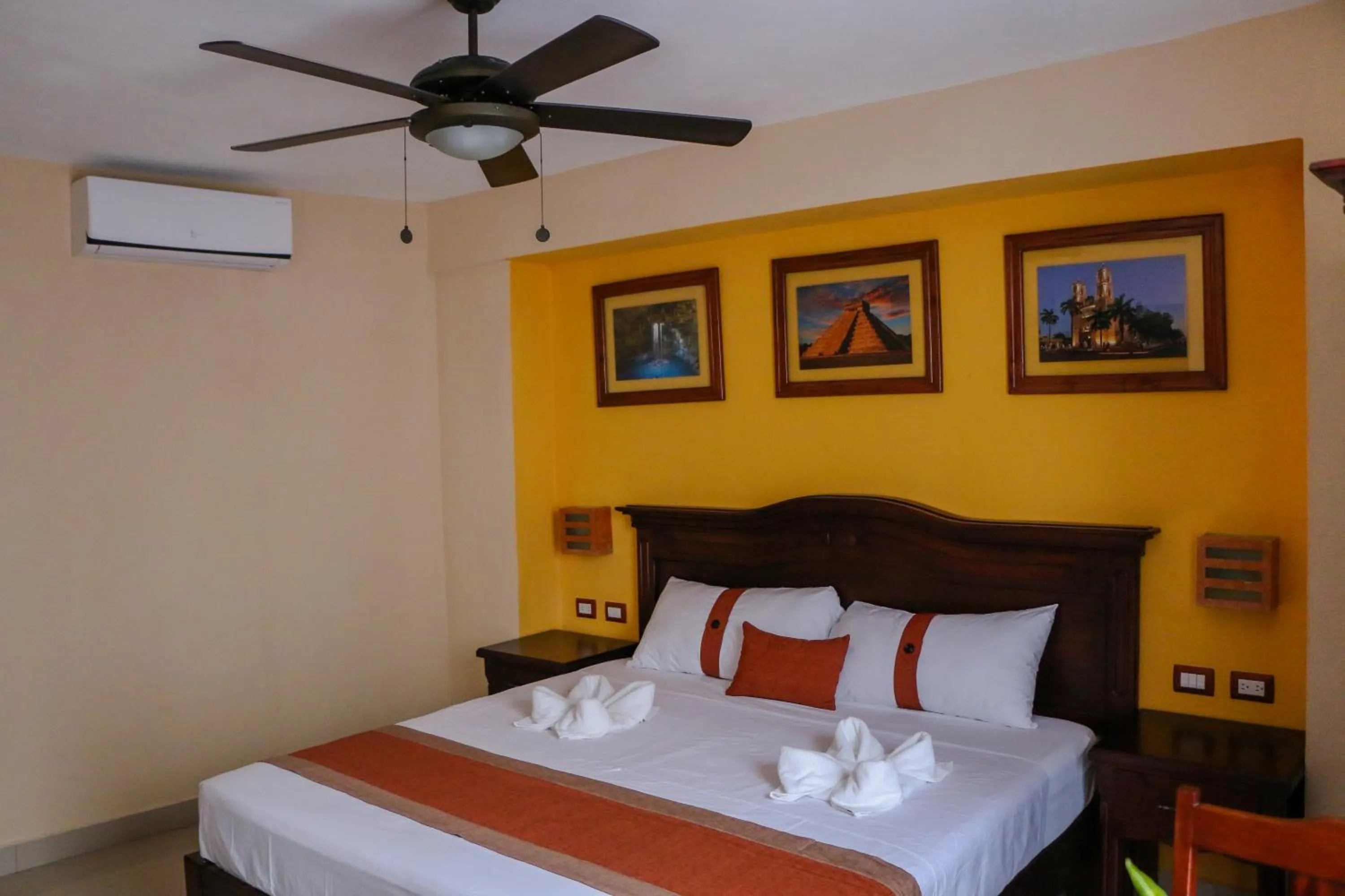 Photo of the whole room, Bed in Hotel Gayser