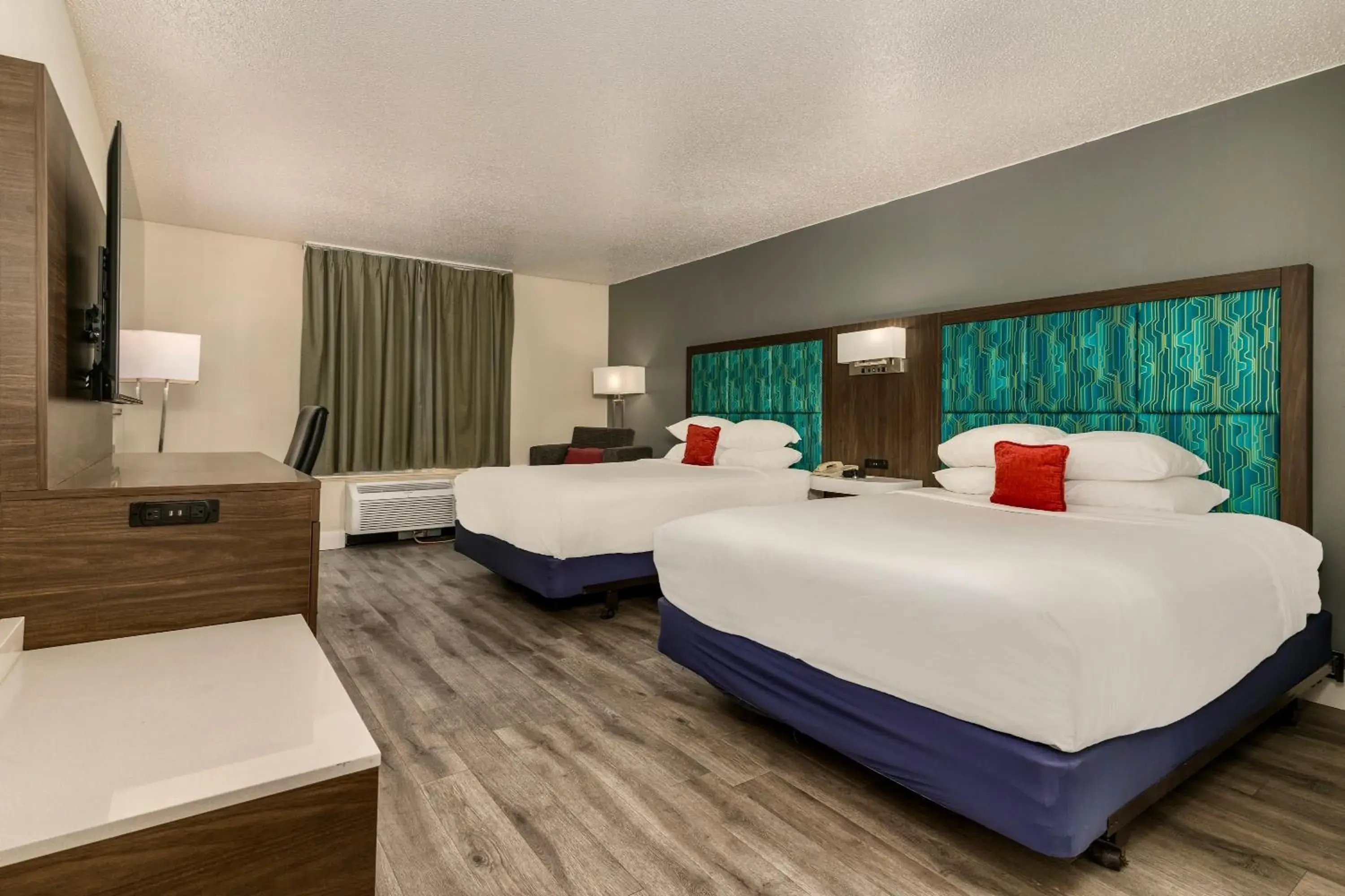 Bedroom, Bed in Red Lion Hotel Pocatello Bedroom, Bed in Red Lion Hotel Pocatello