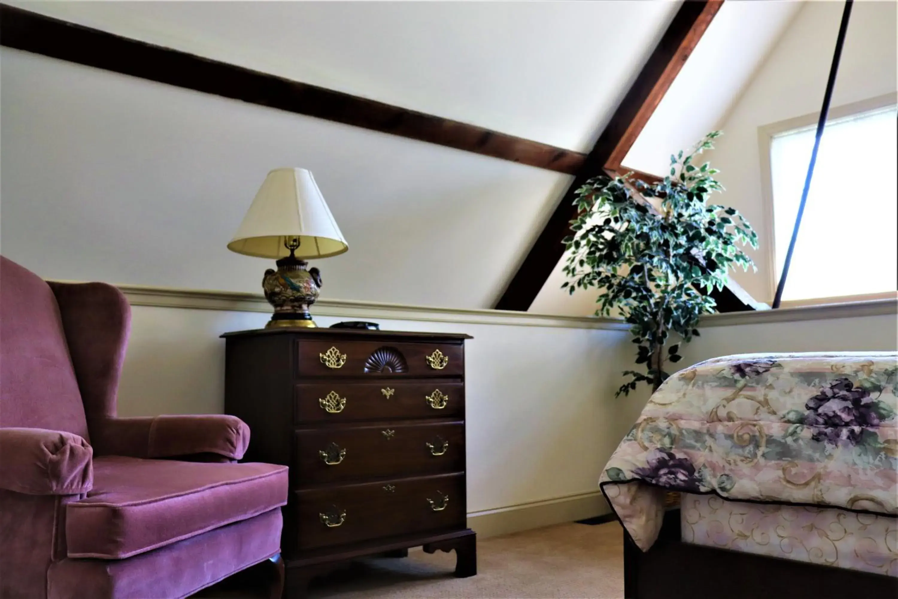 Executive Suite in The Gables at Stirling Guest Hotel Executive Suite in The Gables at Stirling Guest Hotel