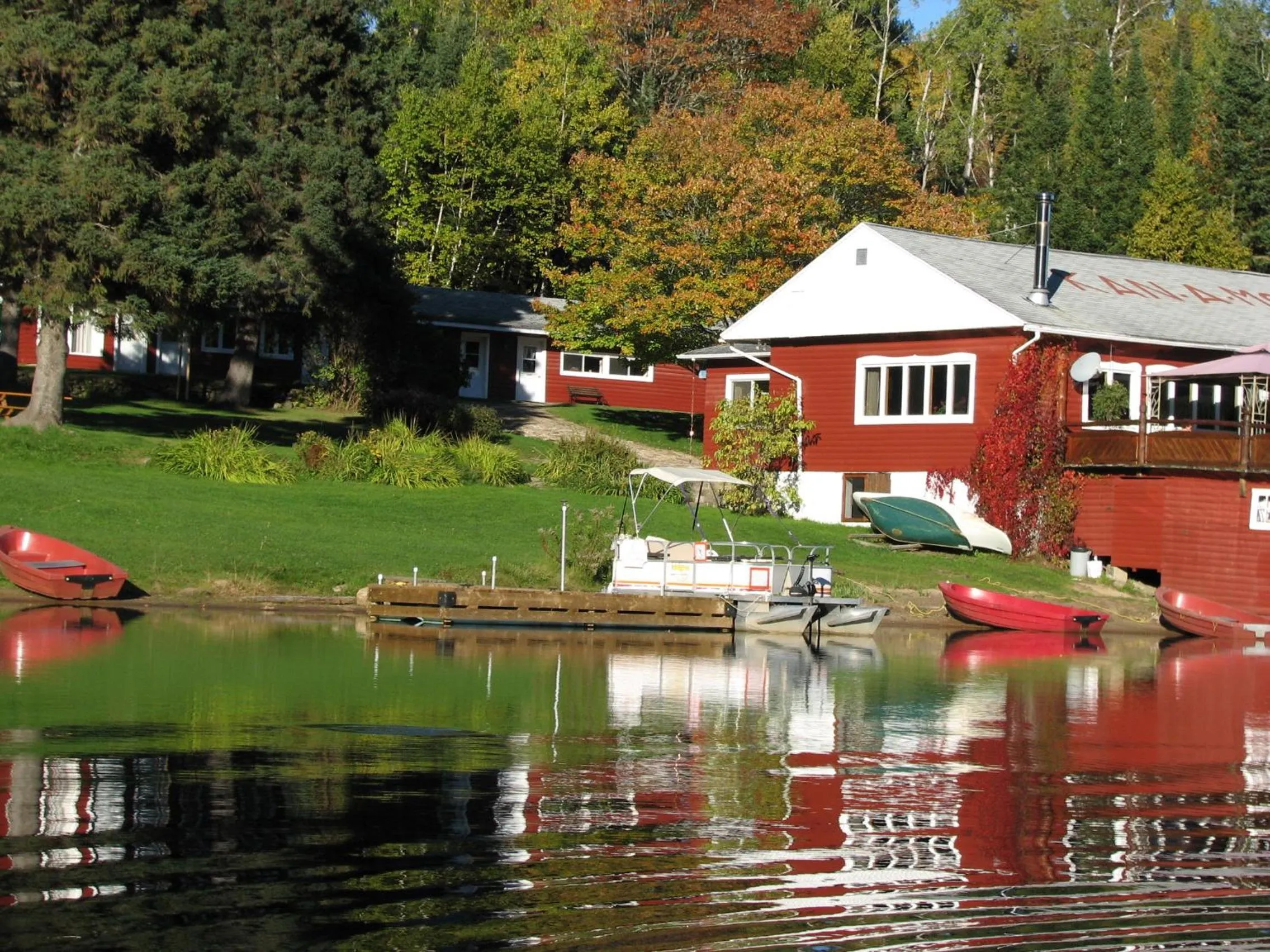 Summer in Kan-à-Mouche Pourvoirie Auberge et Chalets
