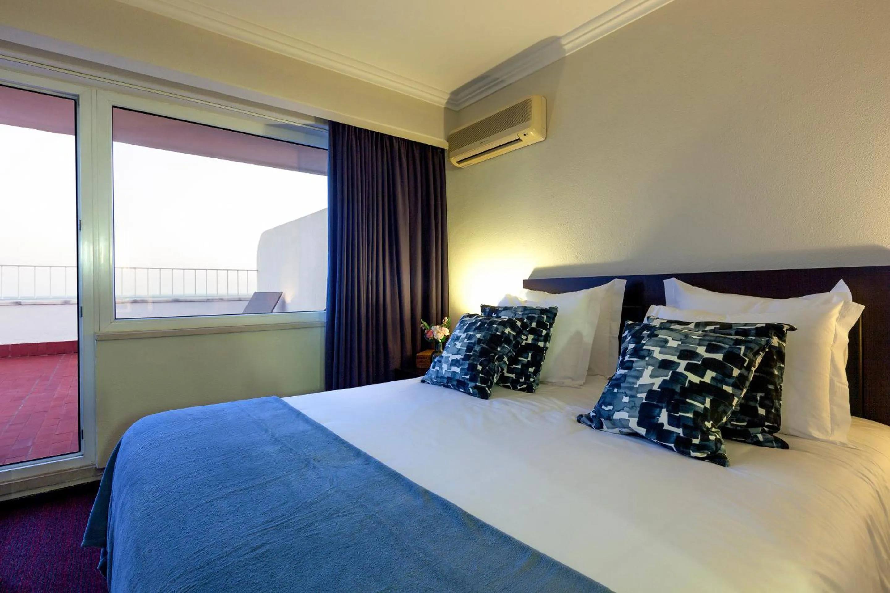 Bed in Carcavelos Beach Hotel