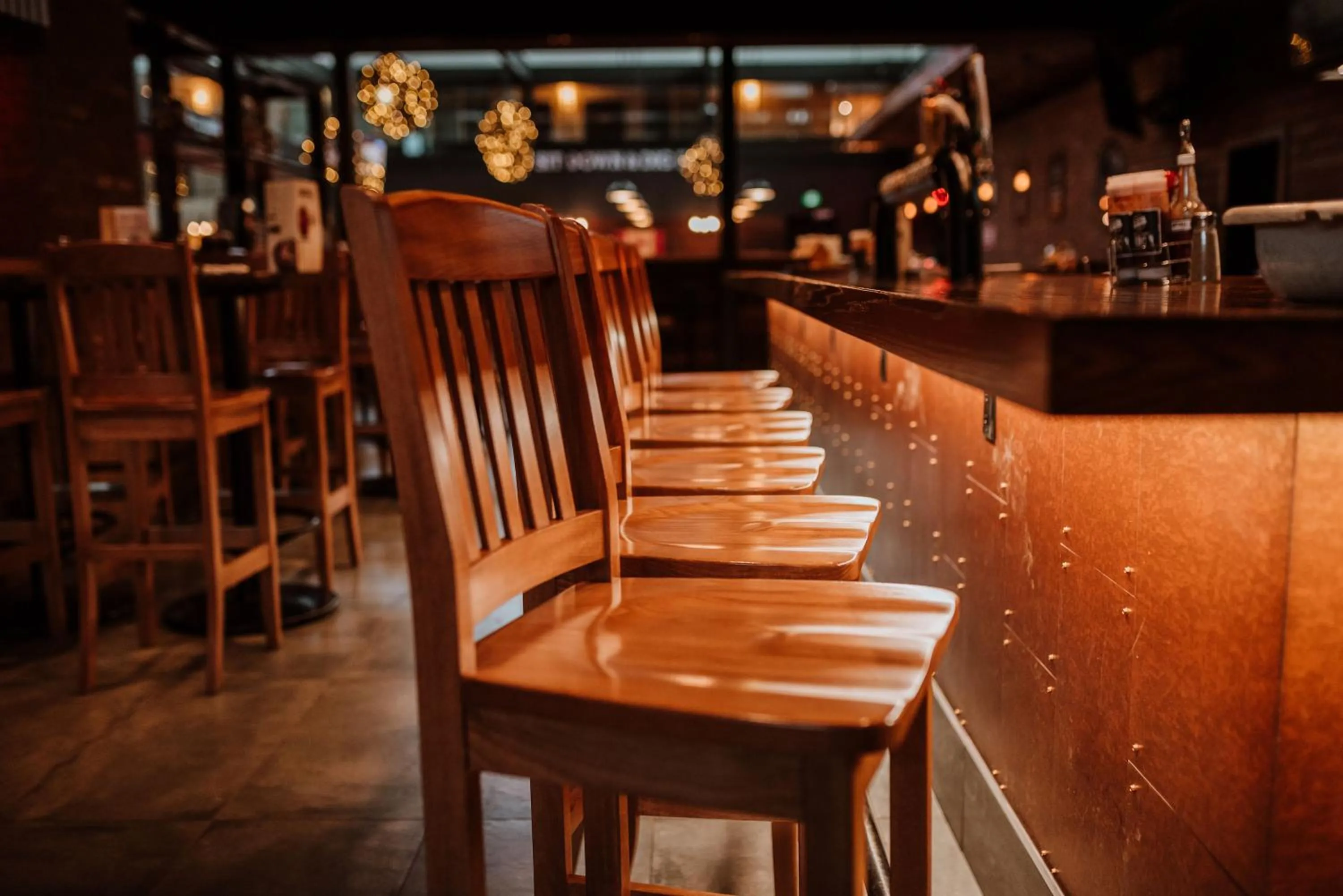 Lounge or bar in Coast Nisku Inn & Conference Centre