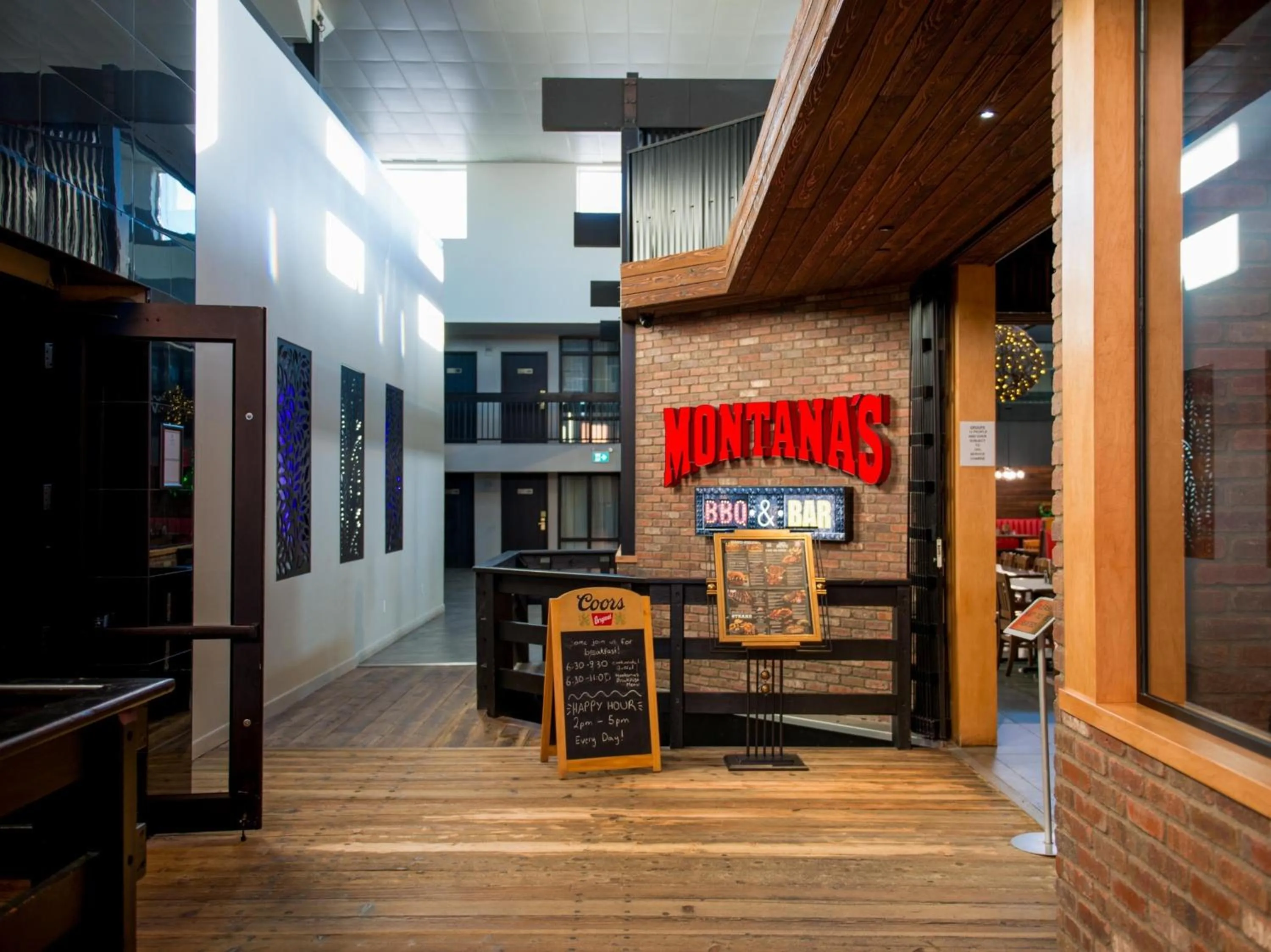 Restaurant/places to eat in Coast Nisku Inn & Conference Centre