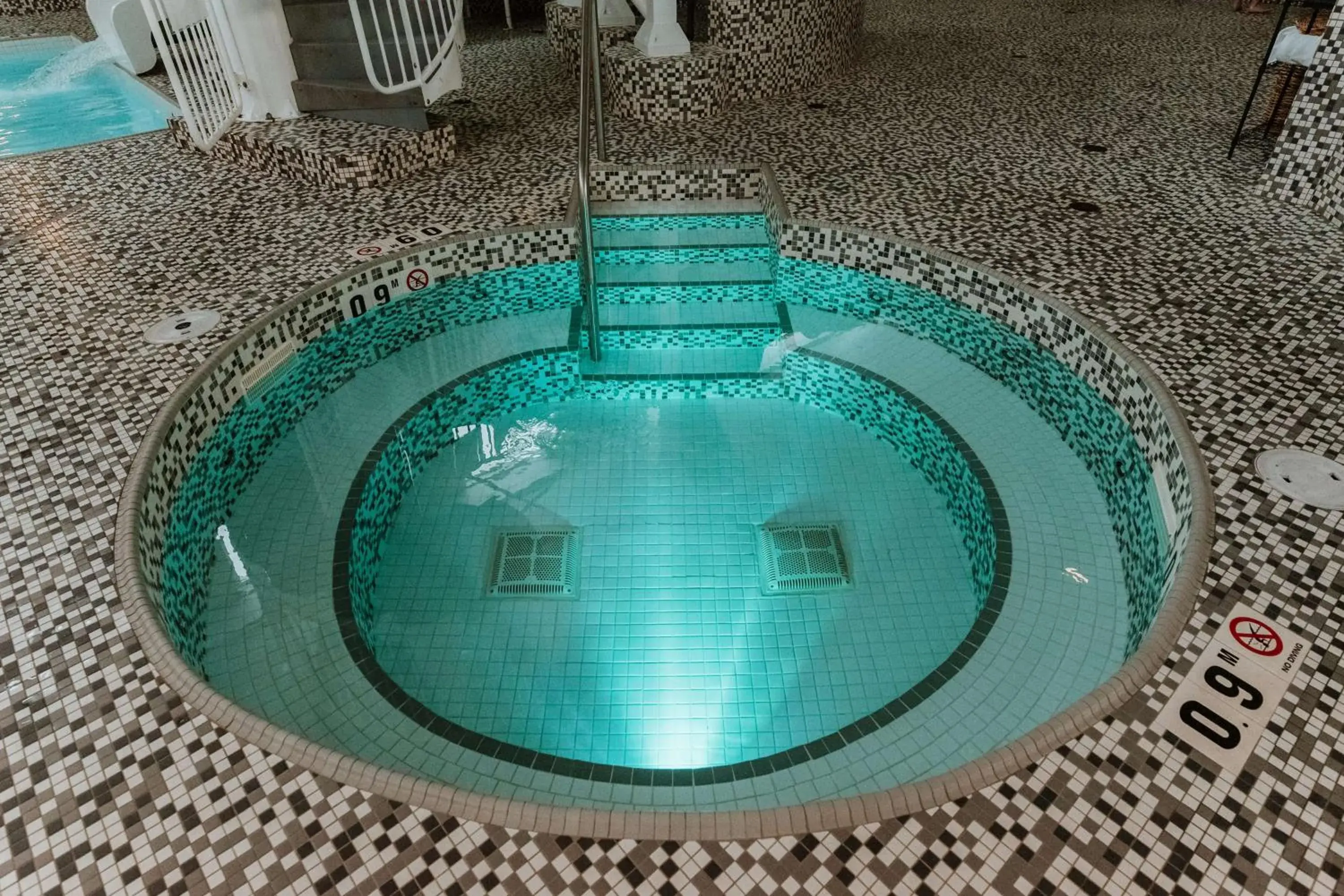 Pool view in Coast Nisku Inn & Conference Centre Pool view in Coast Nisku Inn & Conference Centre