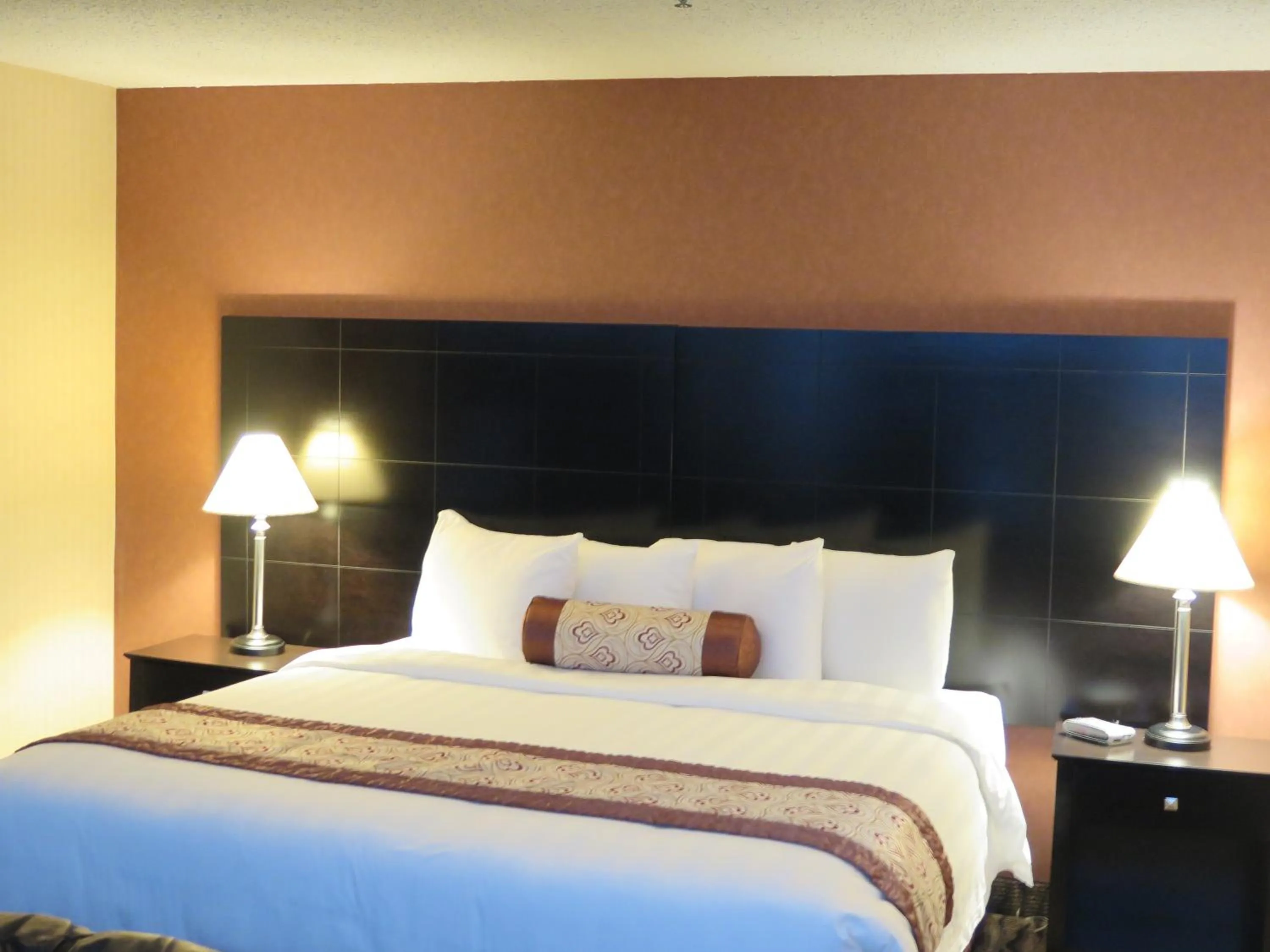 Bed in Coast Nisku Inn & Conference Centre