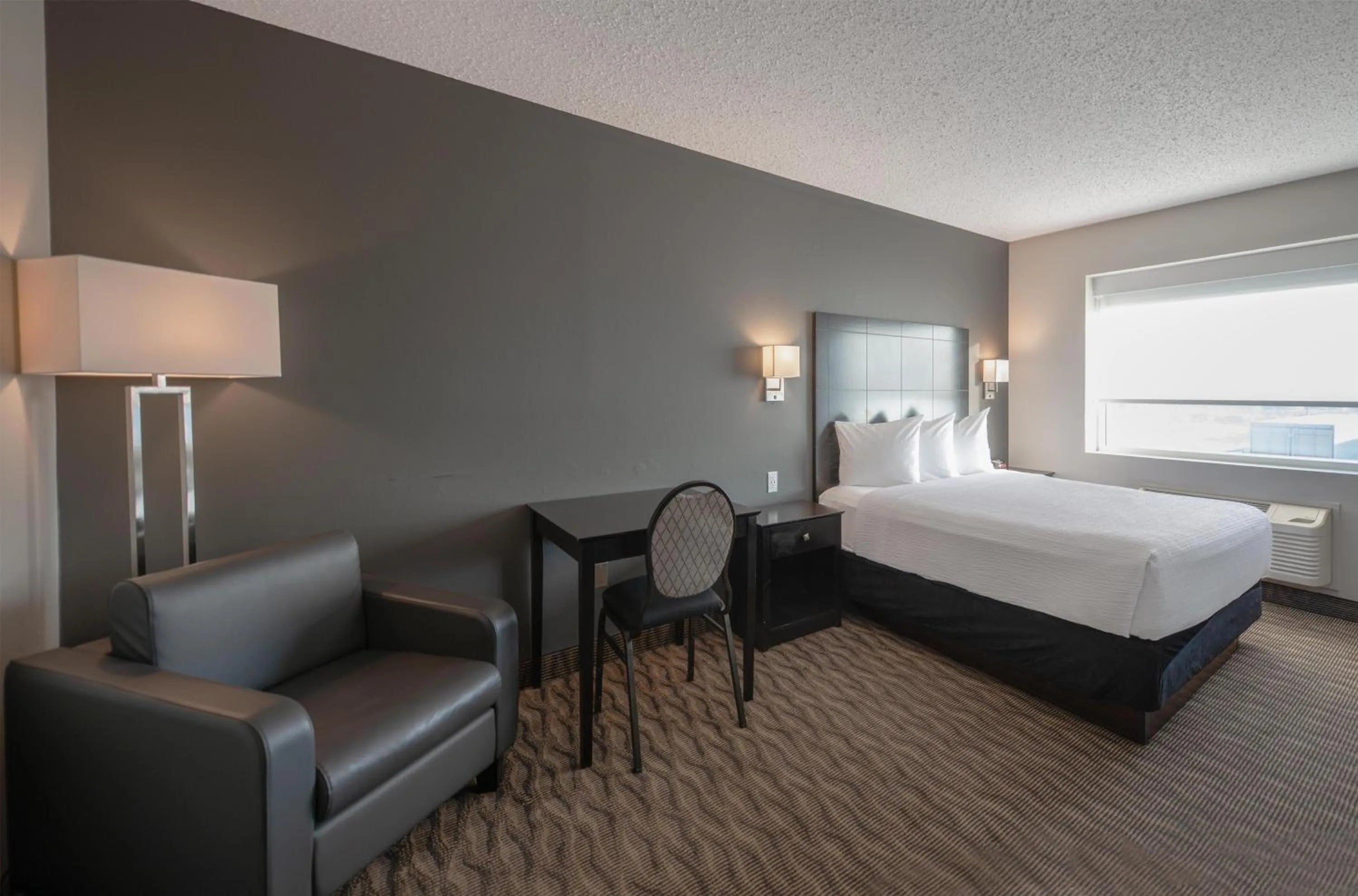 Bedroom, Bed in Coast Nisku Inn & Conference Centre