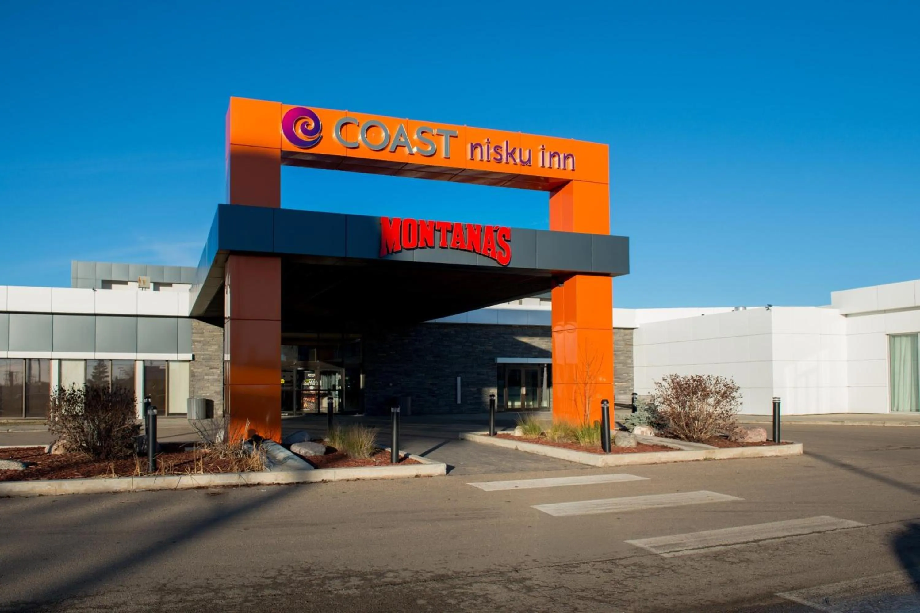 Property building in Coast Nisku Inn & Conference Centre