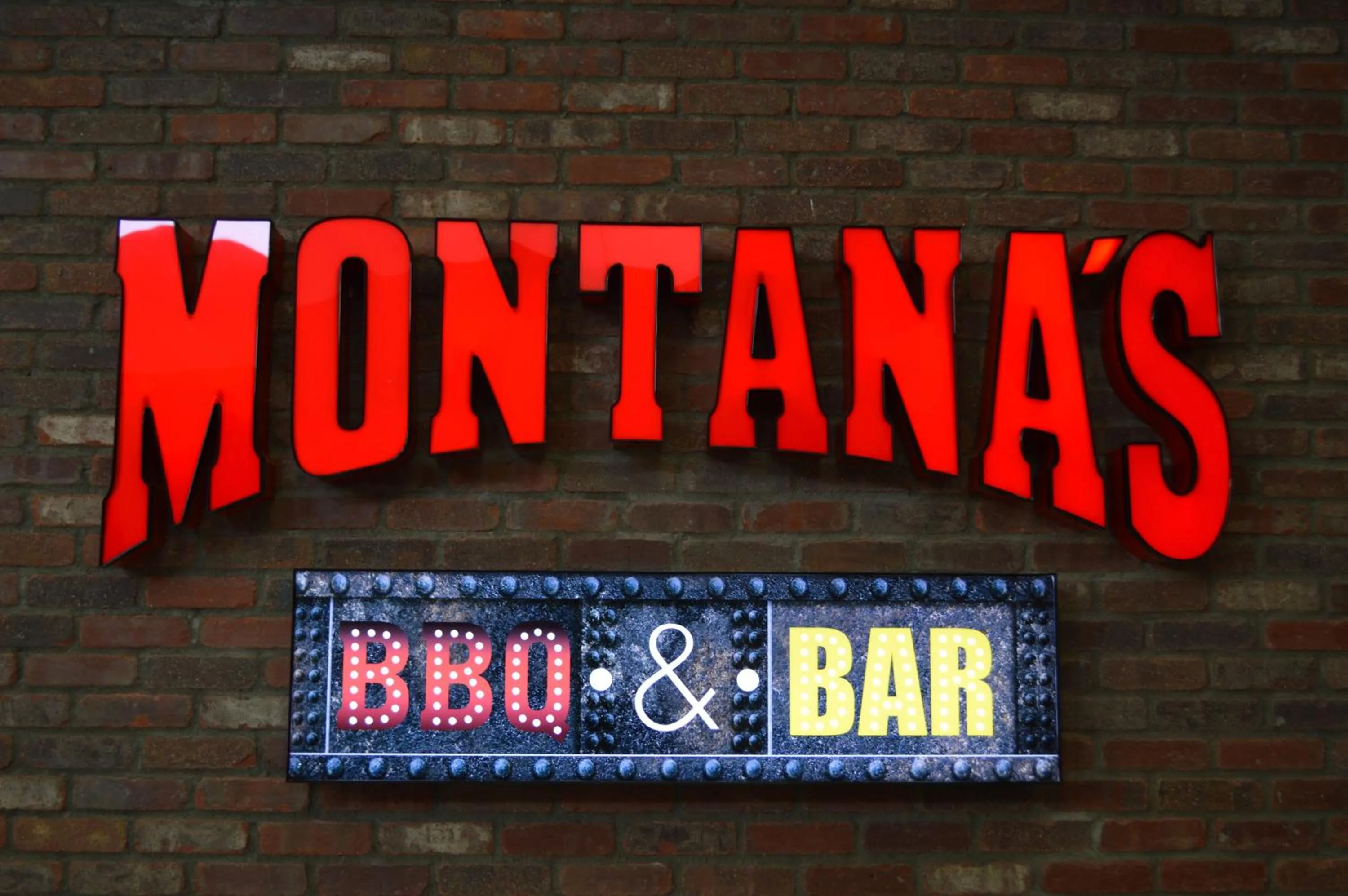 Dining area in Coast Nisku Inn & Conference Centre