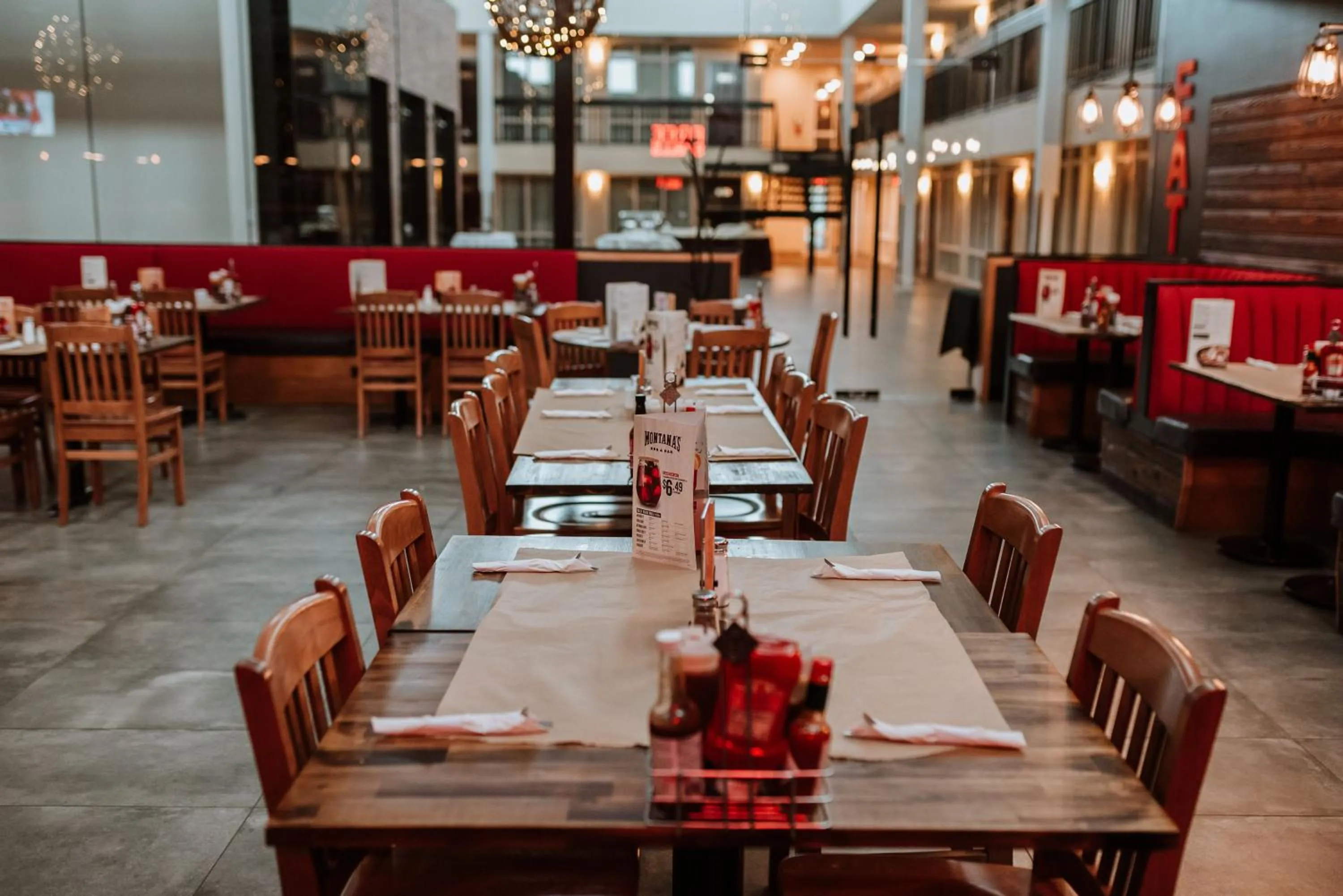 Restaurant/places to eat in Coast Nisku Inn & Conference Centre