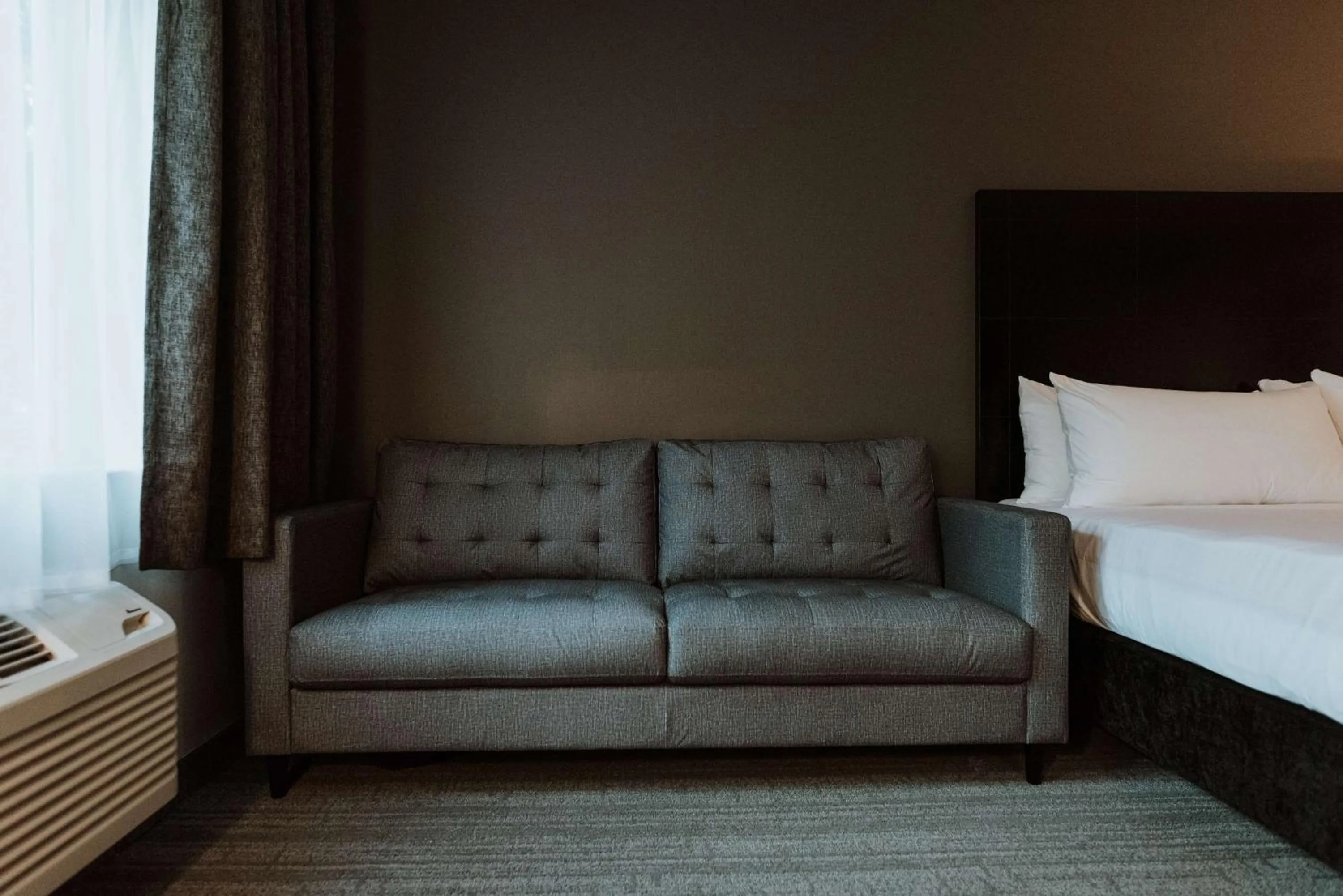 Bedroom, Bed in Coast Nisku Inn & Conference Centre