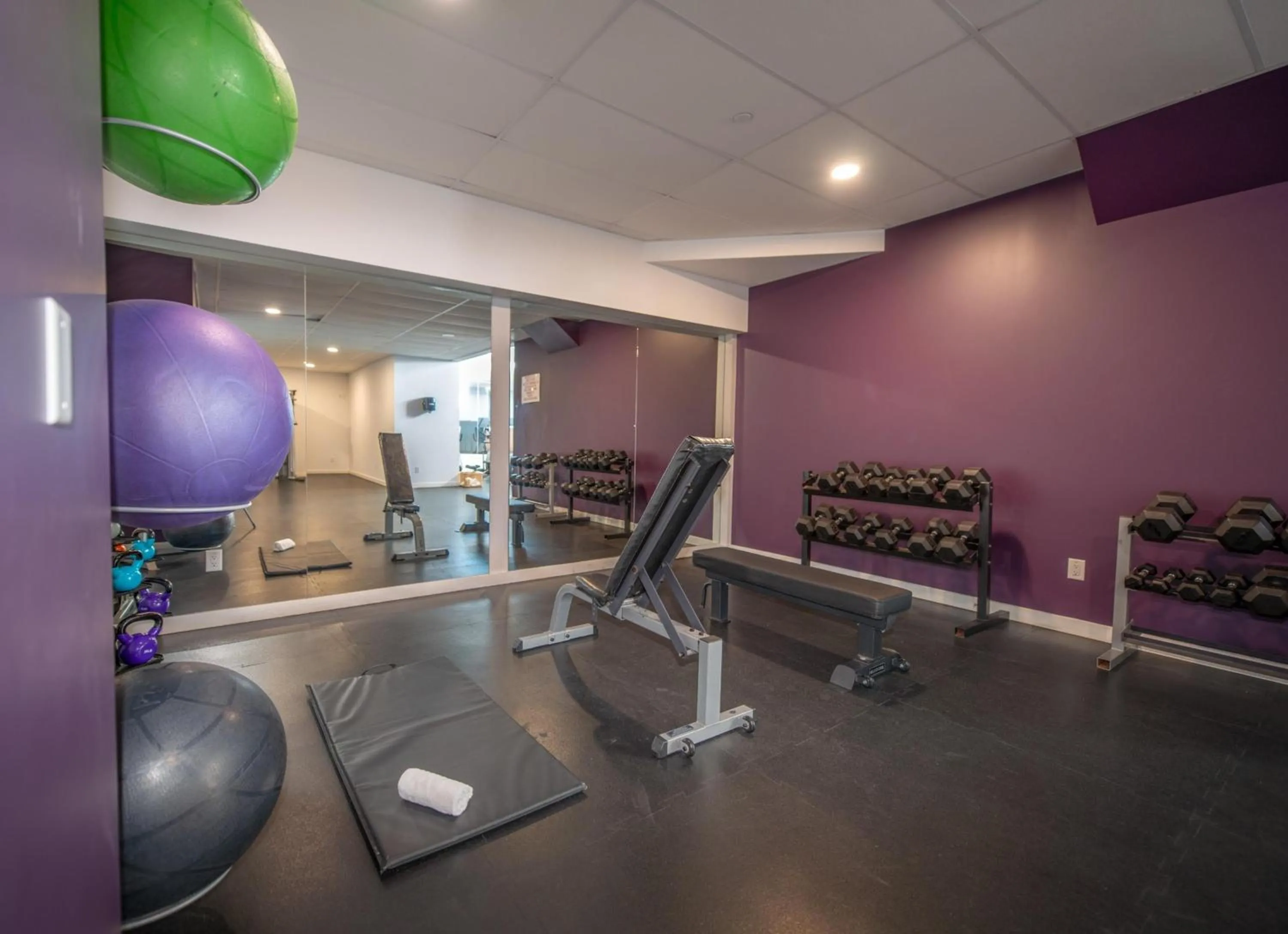 Fitness centre/facilities in Coast Nisku Inn & Conference Centre