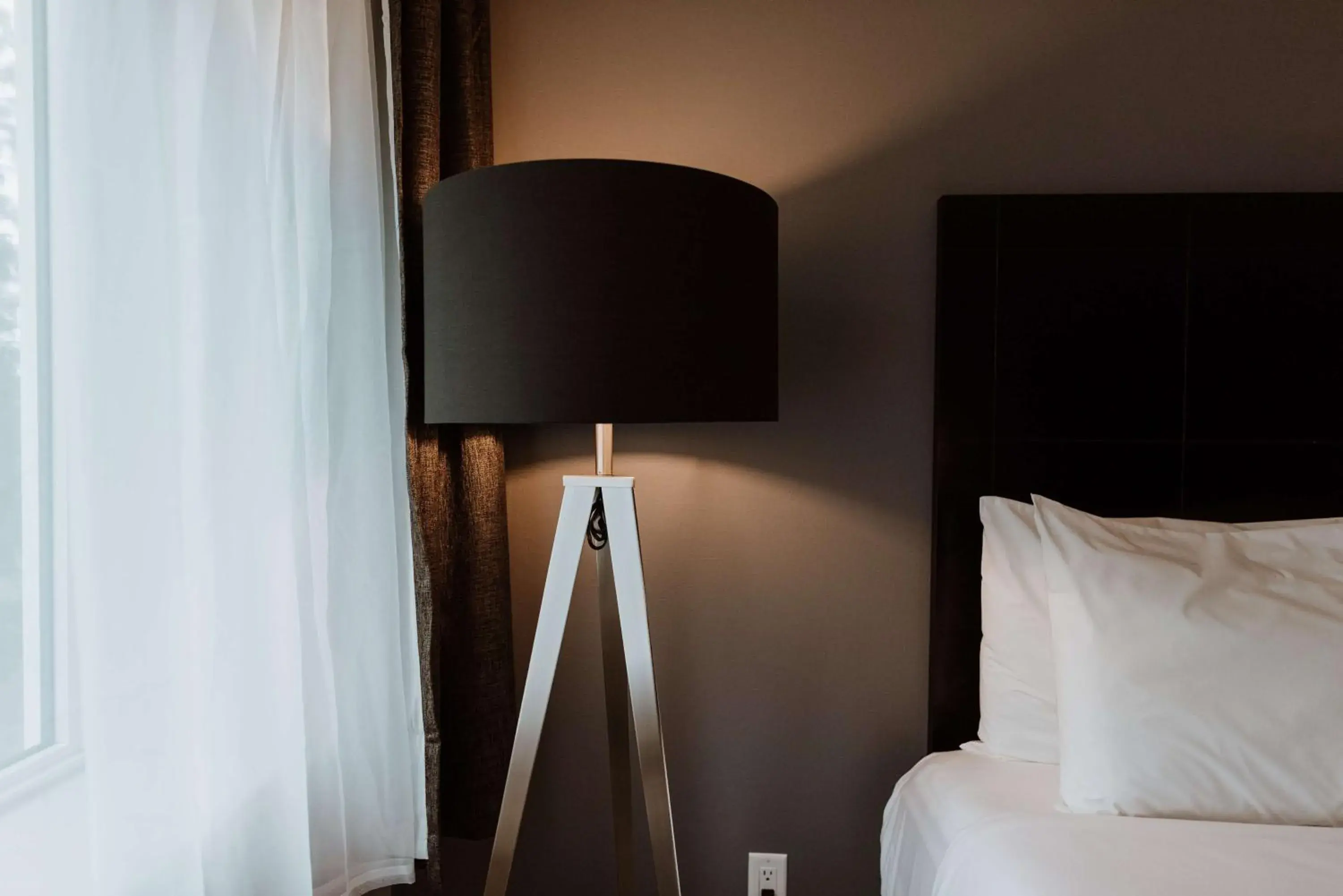 Shower, Bed in Coast Nisku Inn & Conference Centre Shower, Bed in Coast Nisku Inn & Conference Centre