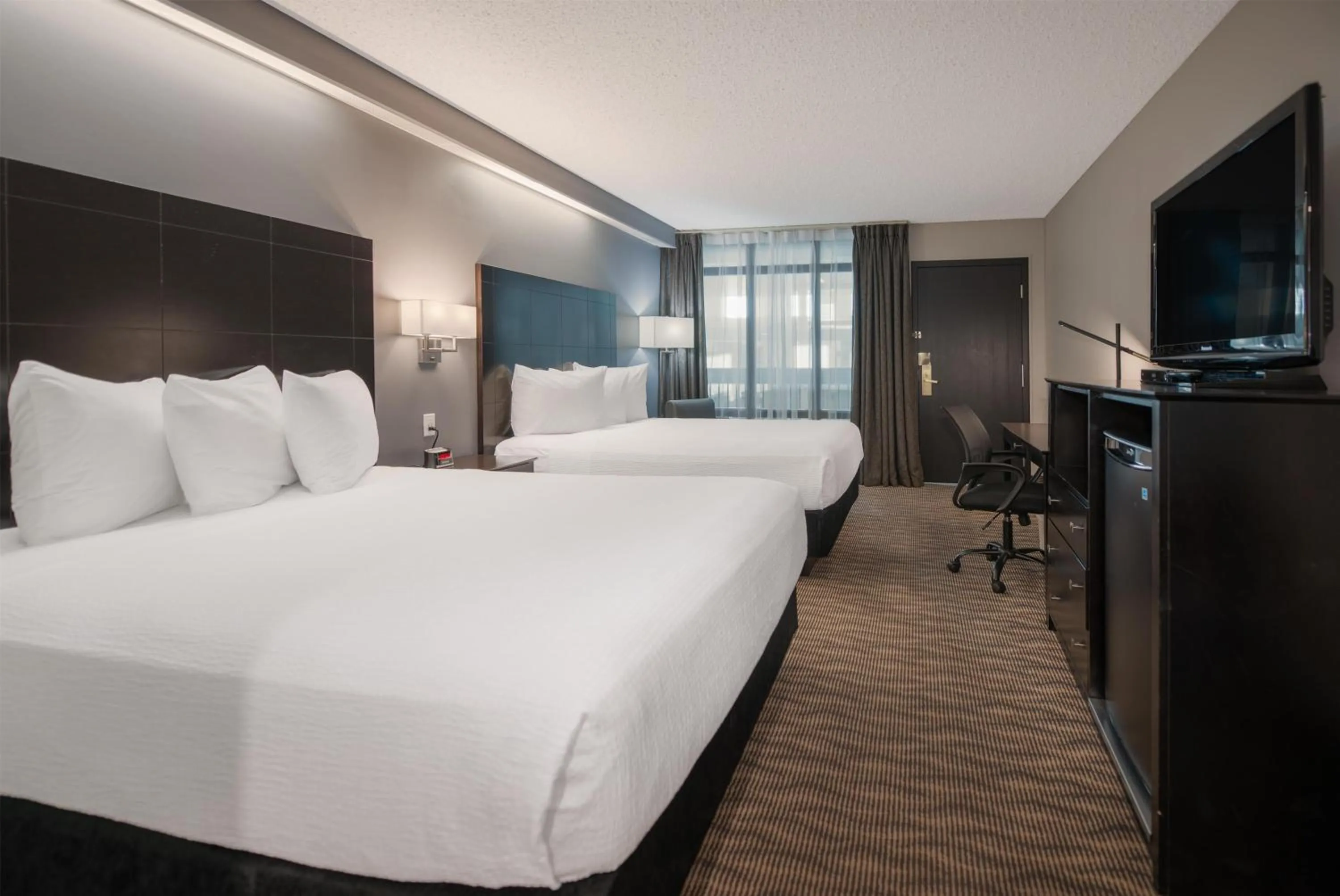 Bedroom, Bed in Coast Nisku Inn & Conference Centre