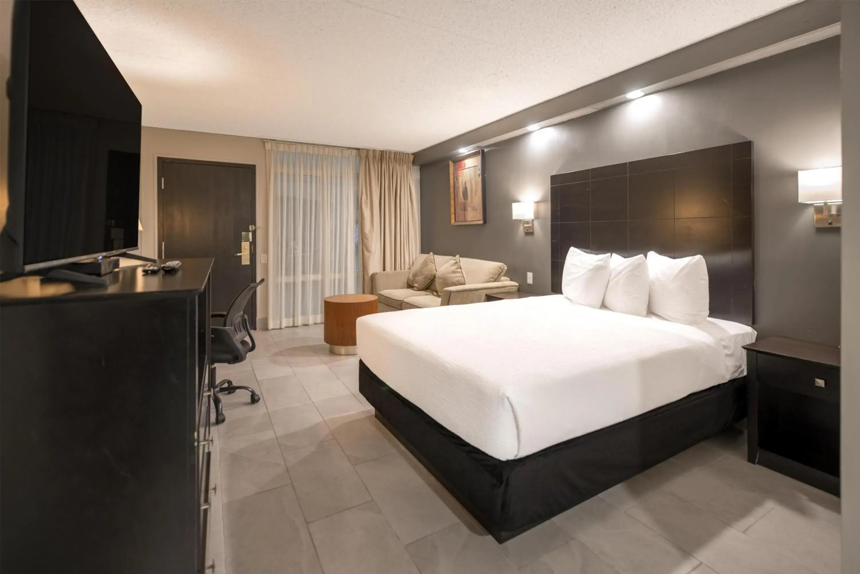 Coast Accessible Queen in Coast Nisku Inn & Conference Centre Coast Accessible Queen in Coast Nisku Inn & Conference Centre