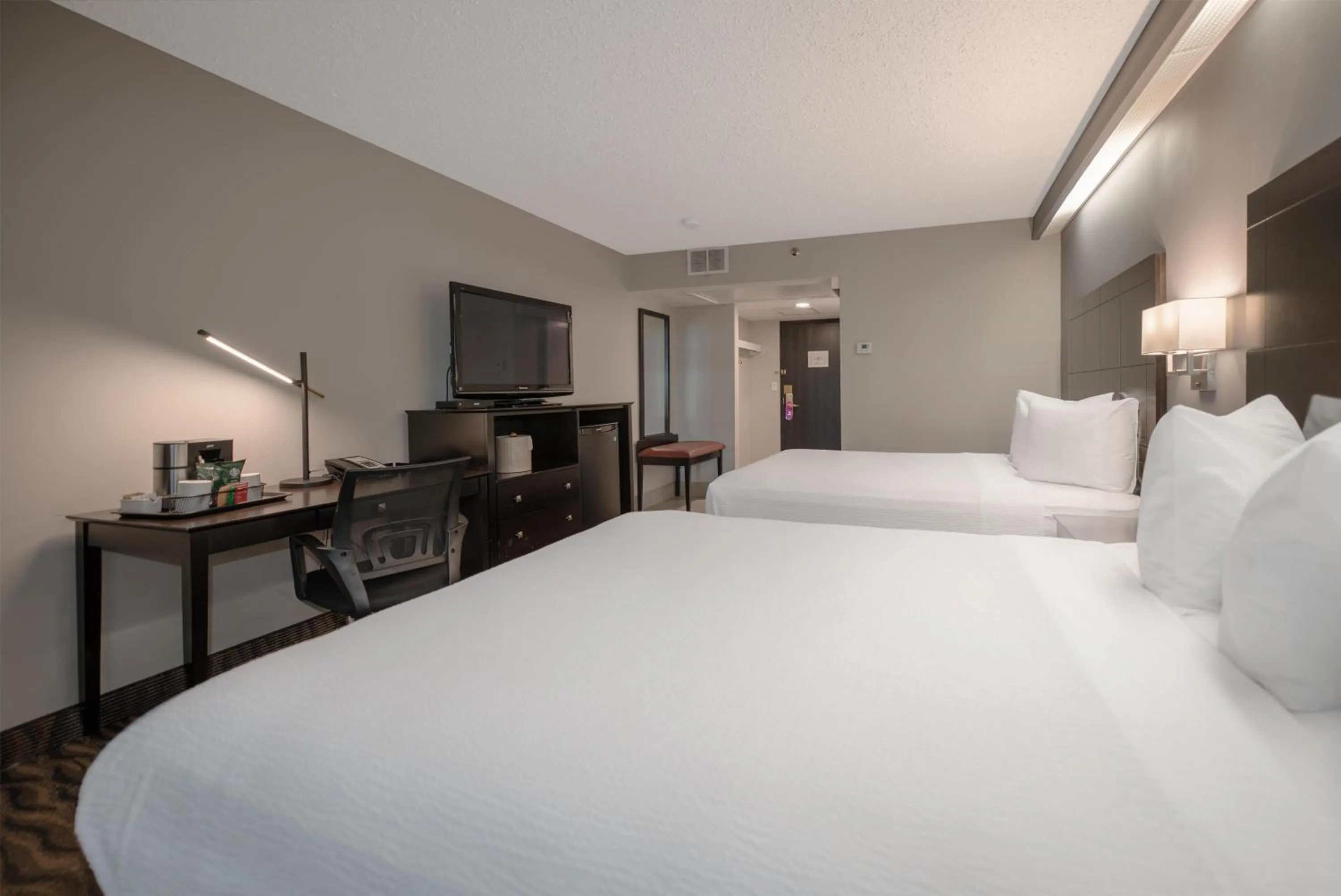 Bedroom, Bed in Coast Nisku Inn & Conference Centre