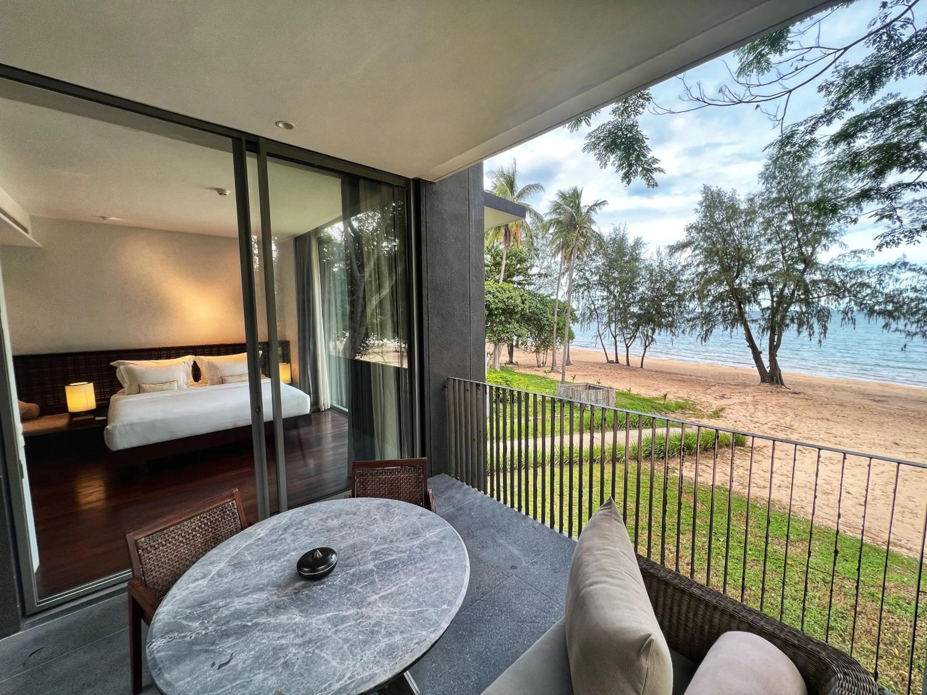 View (from property/room), Bed in Koh Russey Resort