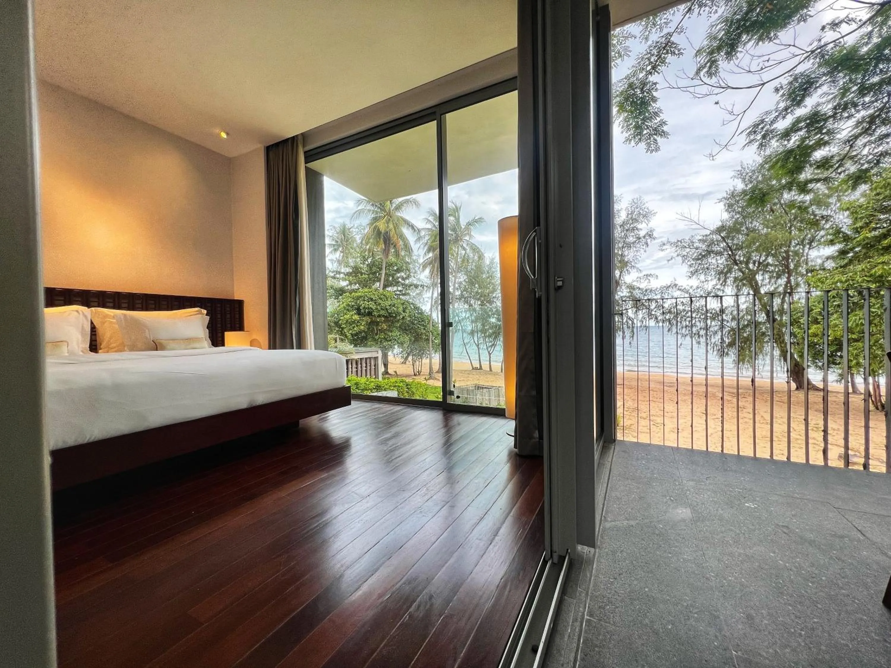 Bedroom, Bed in Koh Russey Resort