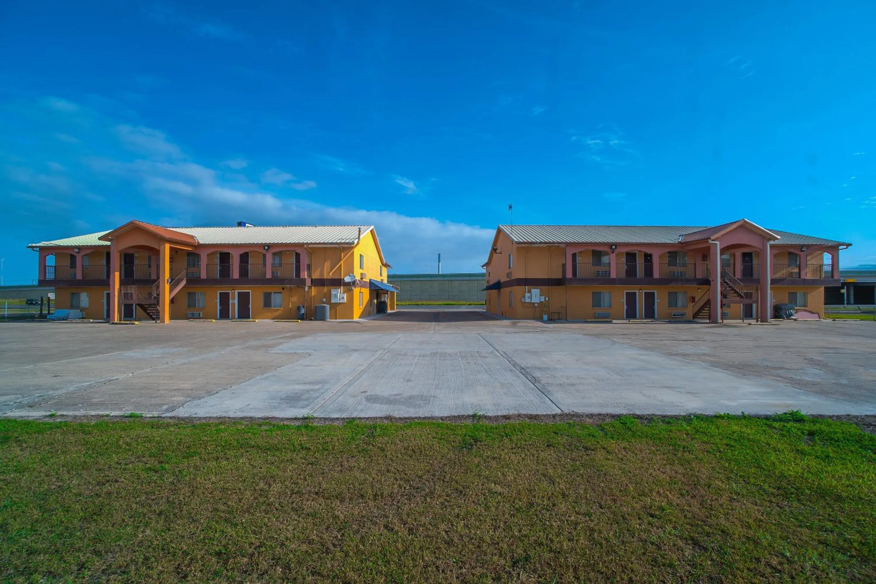 Property building in Texas Inn San Benito near Harlingen