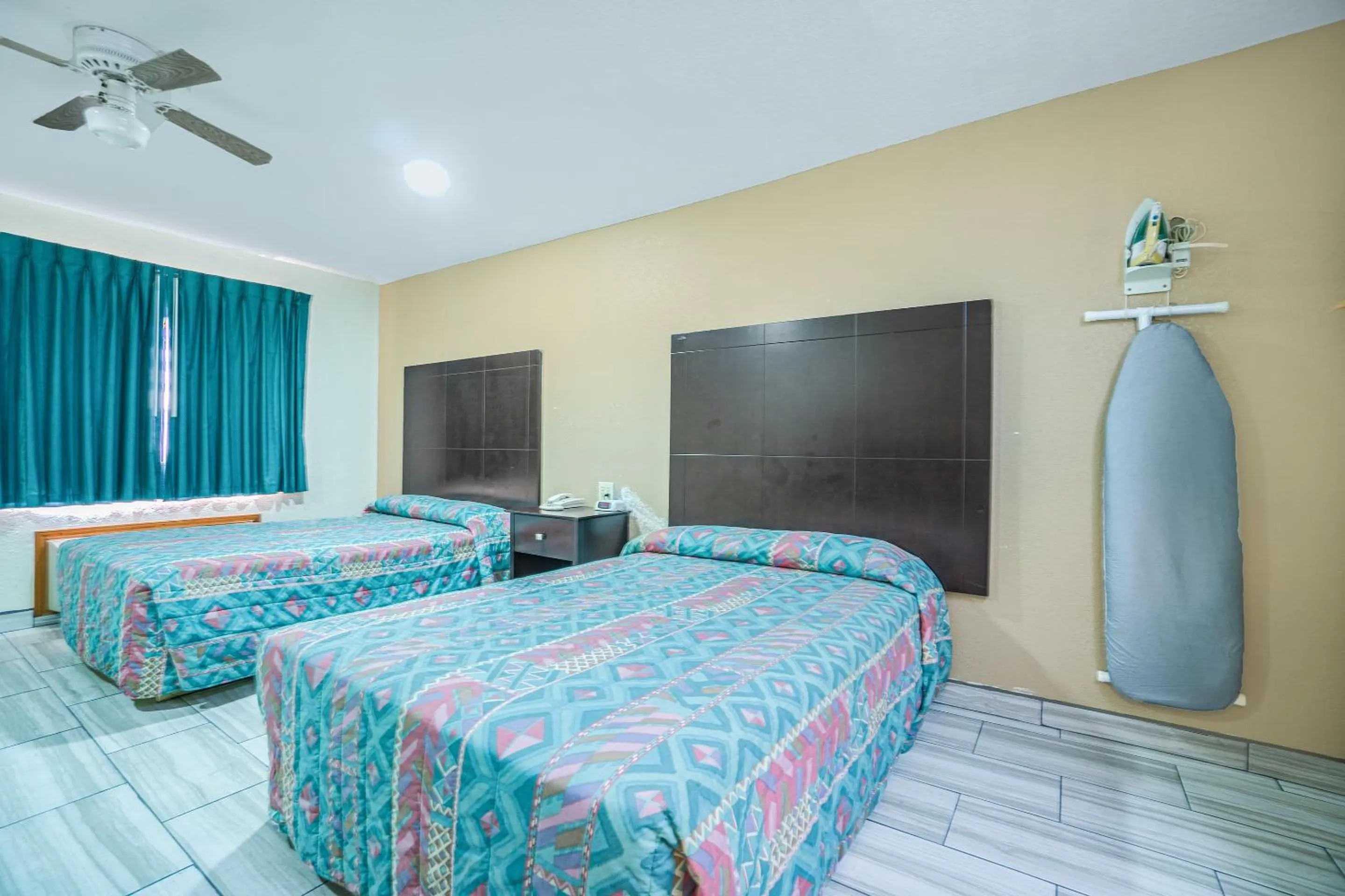 Bedroom, Bed in Texas Inn San Benito near Harlingen