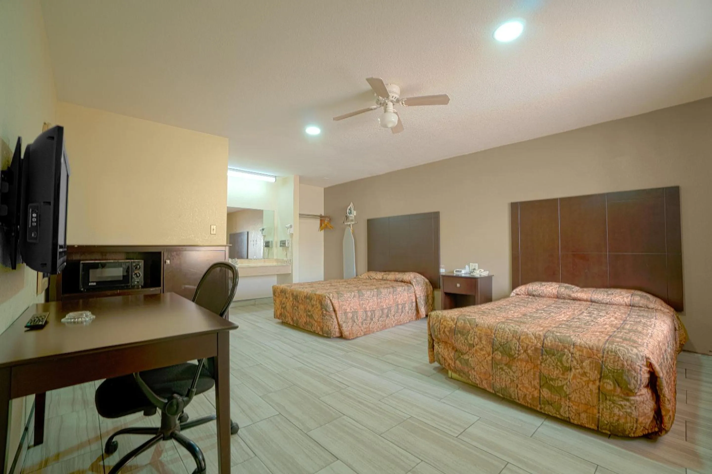 Bedroom, Bed in Texas Inn San Benito near Harlingen