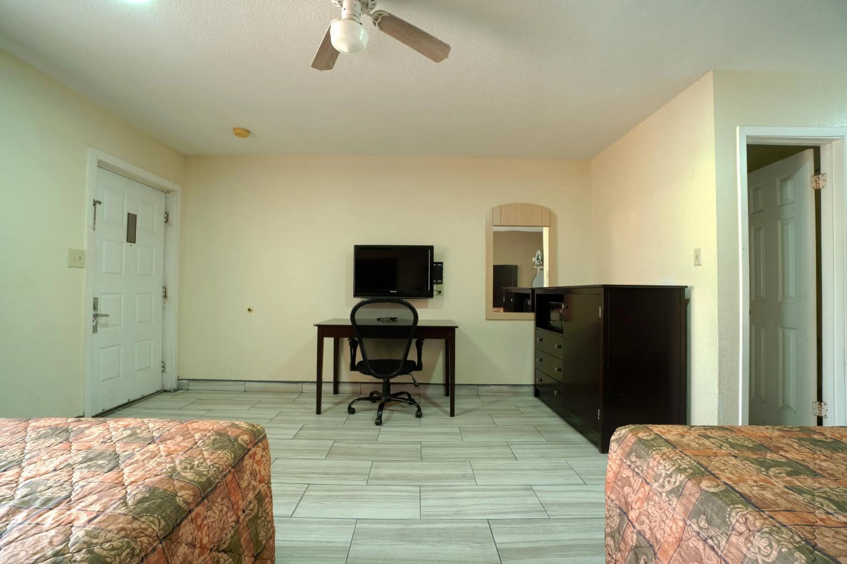Bedroom in Texas Inn San Benito near Harlingen