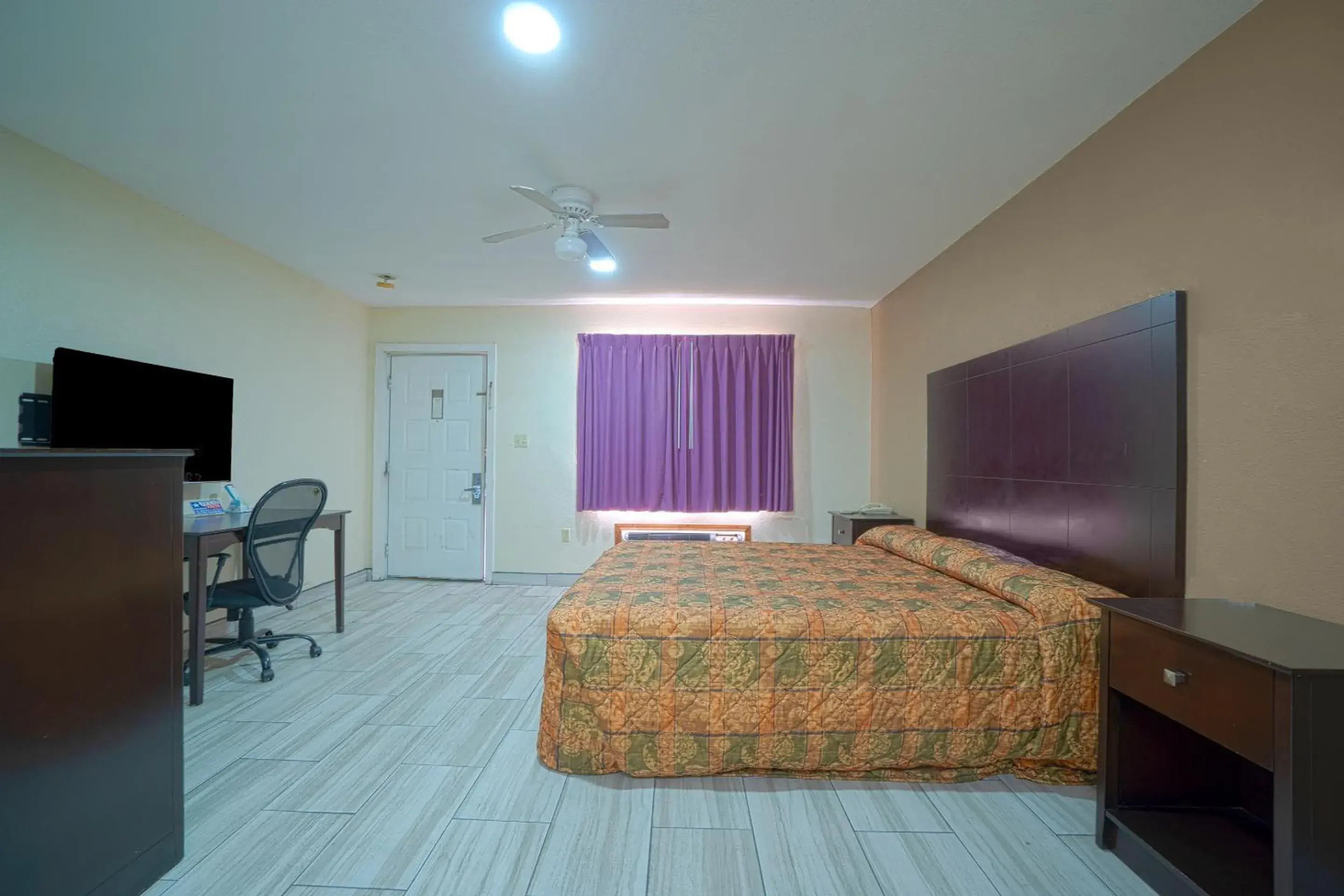 Bedroom, Bed in Texas Inn San Benito near Harlingen