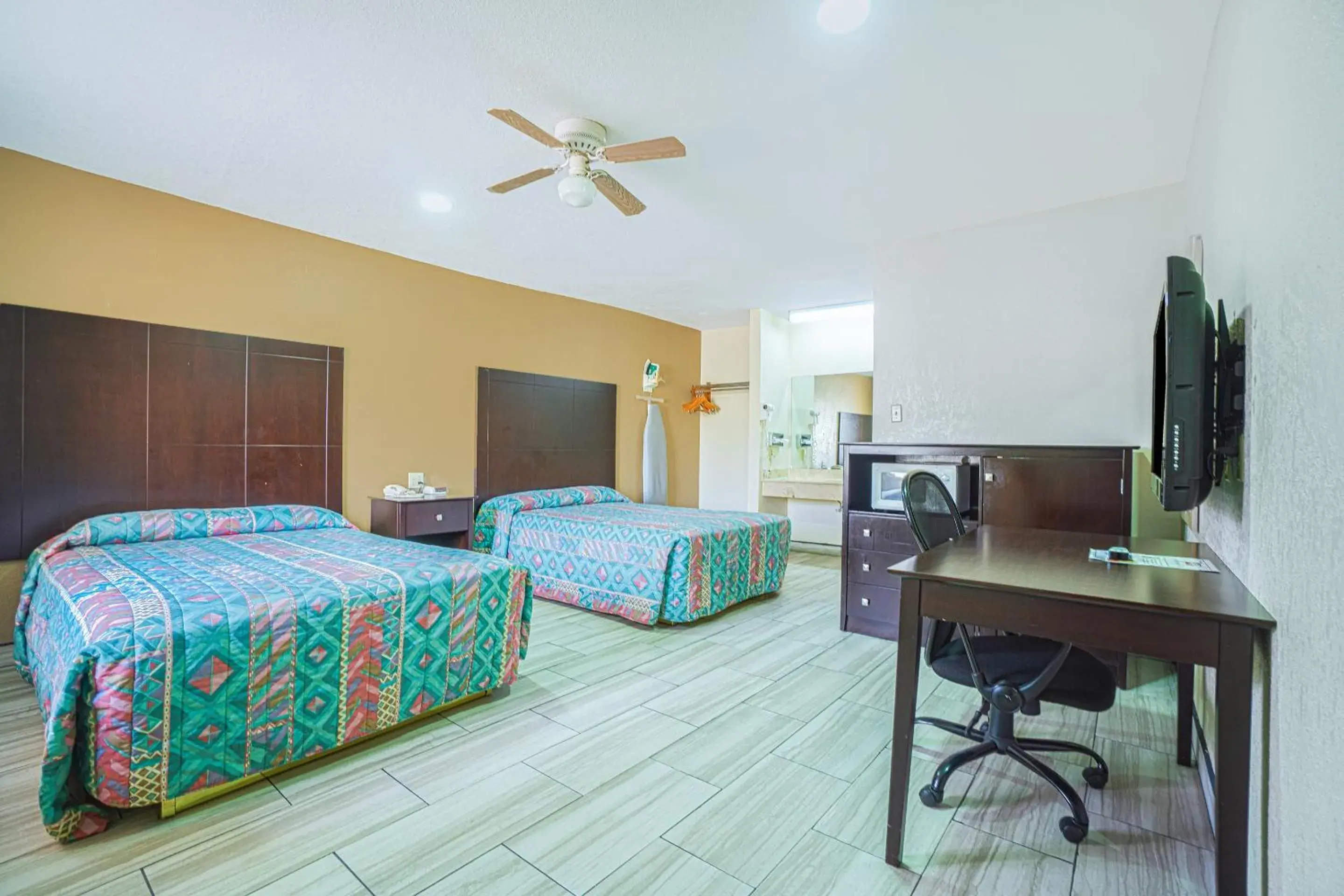 Bedroom, Bed in Texas Inn San Benito near Harlingen